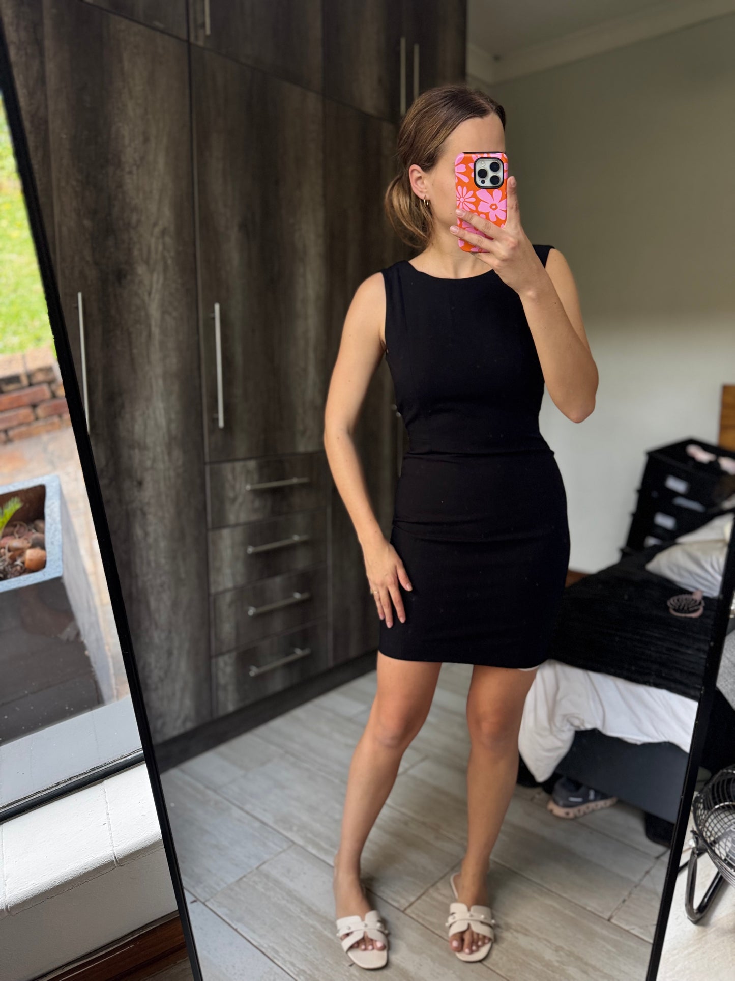 H&M black dress (K)