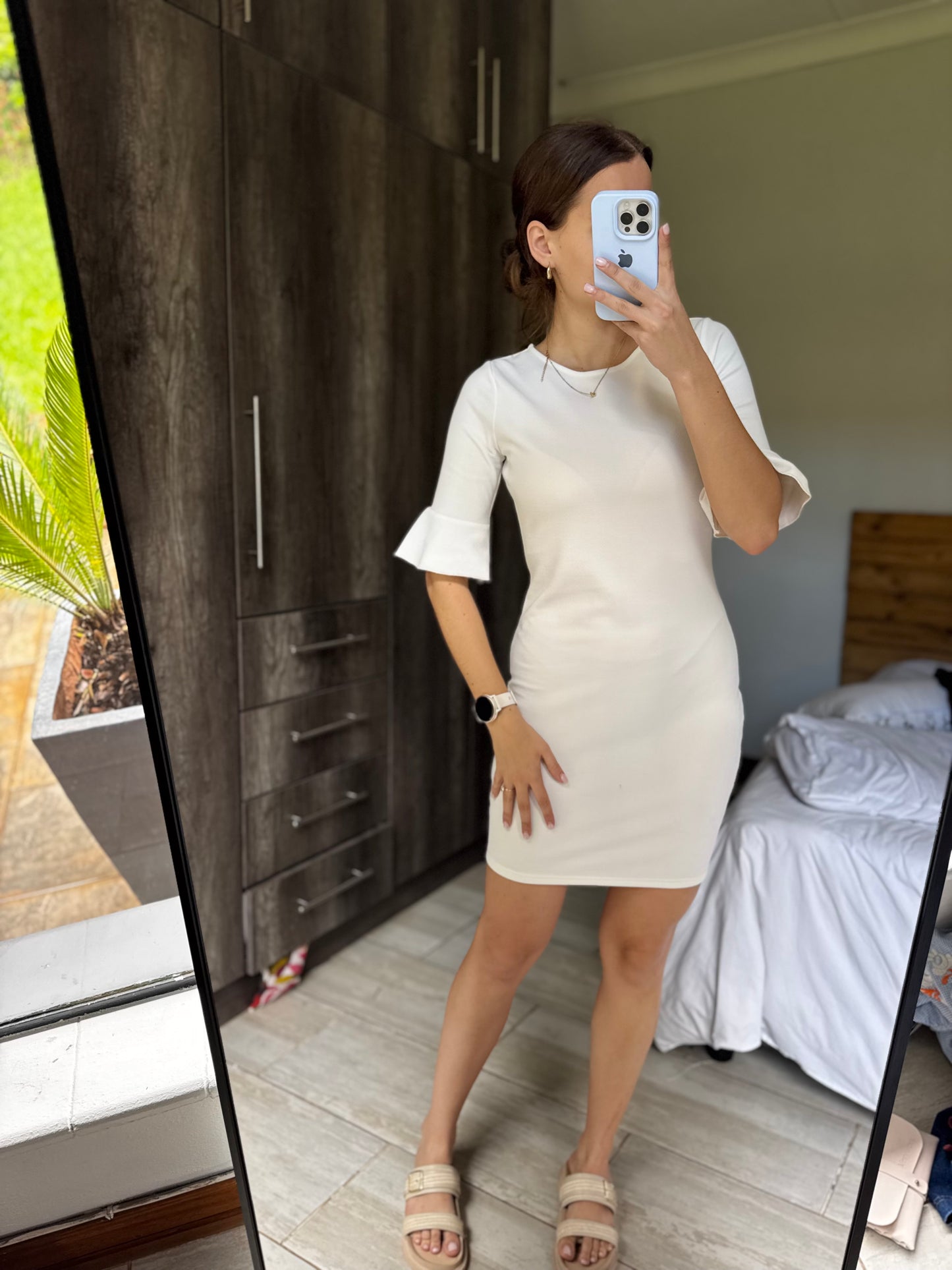 Pretty white dress (C)