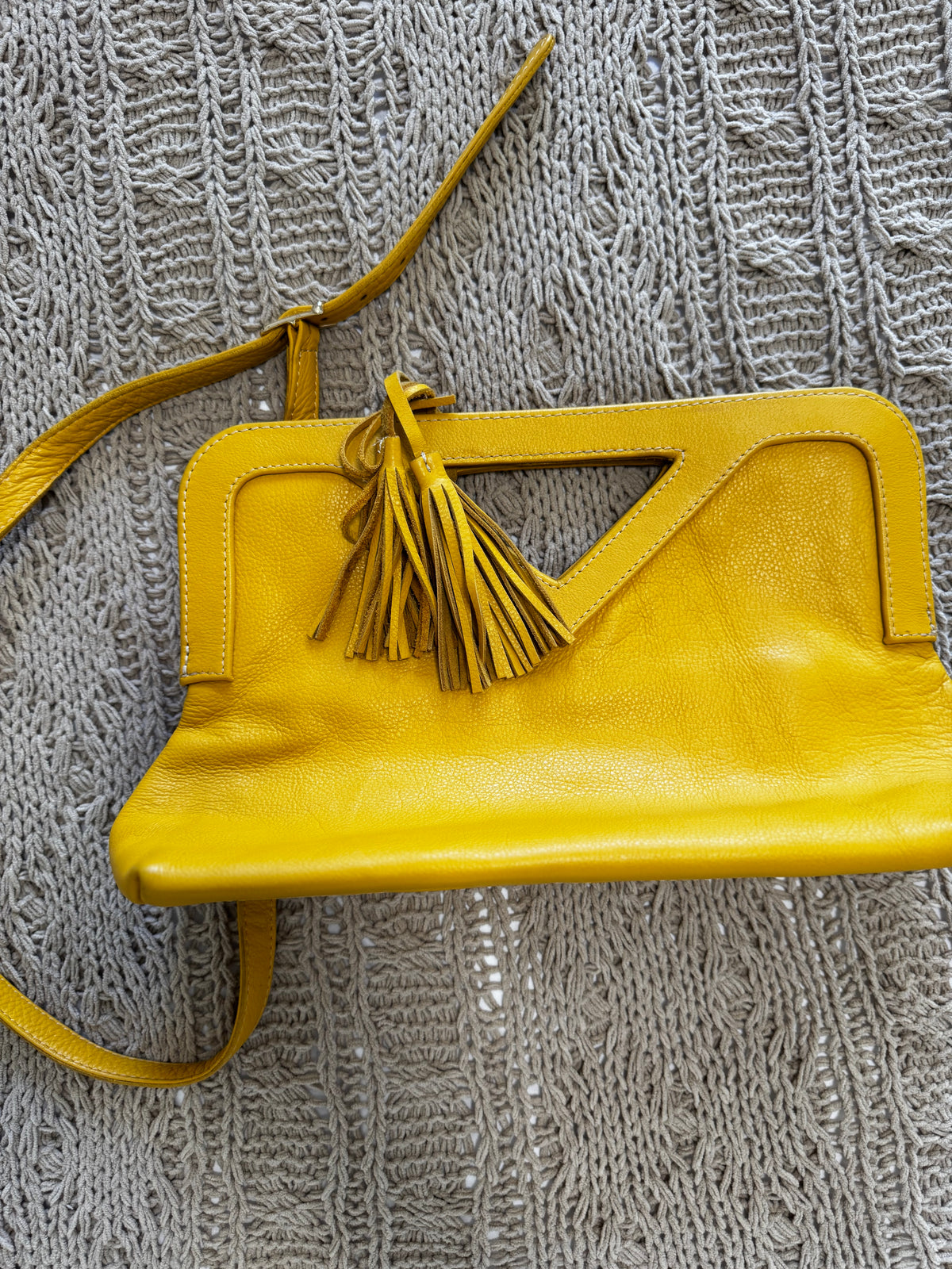 Stunning yellow handbag (C)