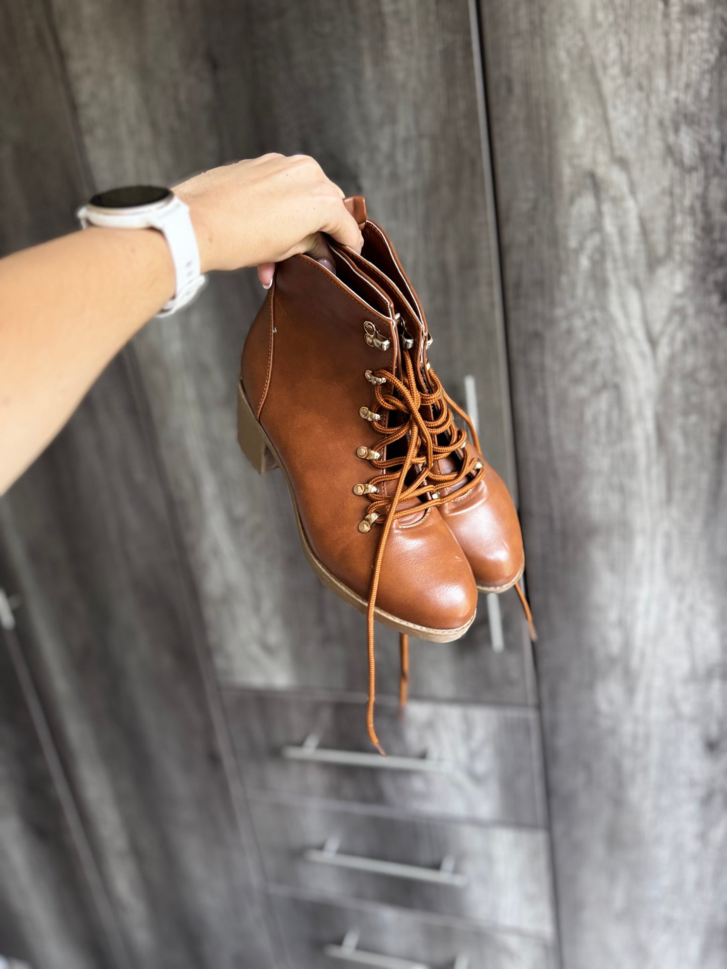 Brand New brown boots (B)