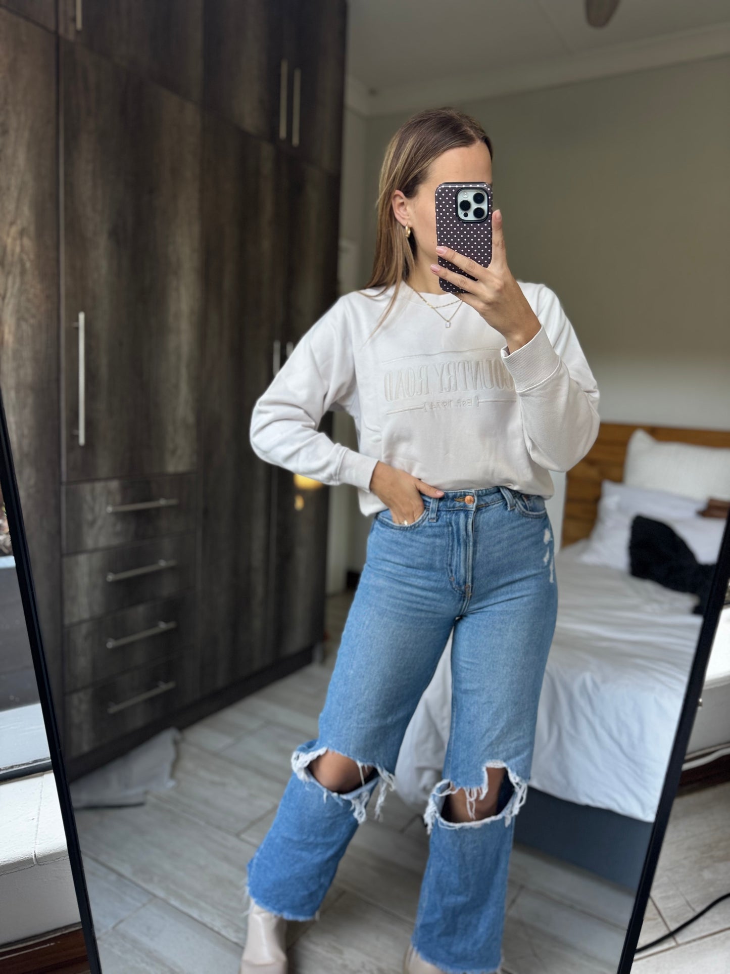 Country Road cream sweatshirt