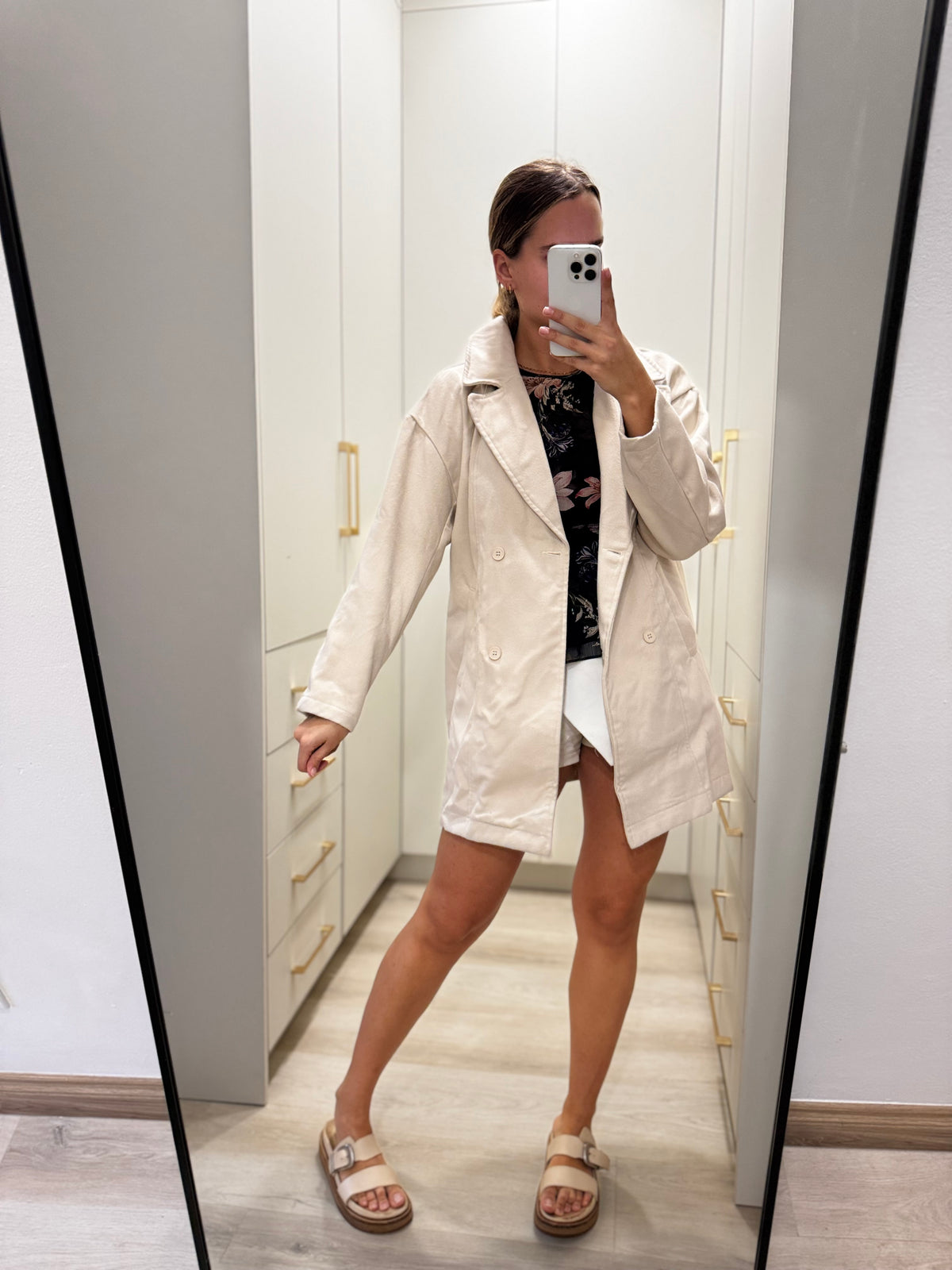 Cream coat (N)