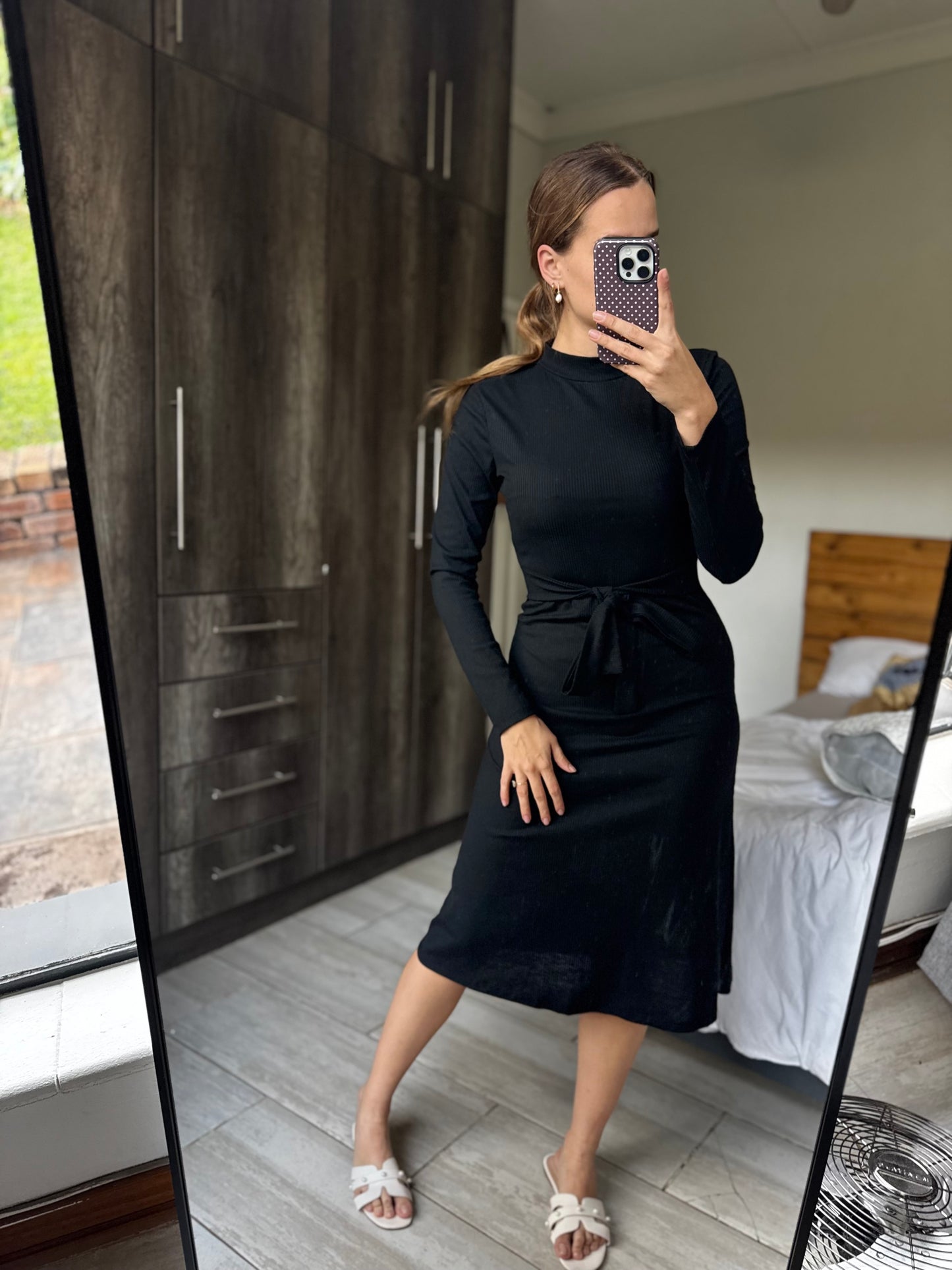 Black ribbed dress (K)