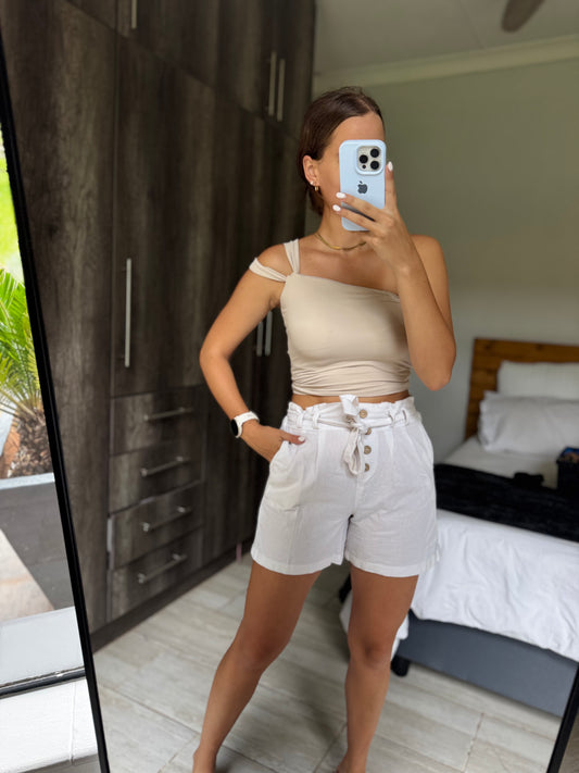 White shorts (OO)