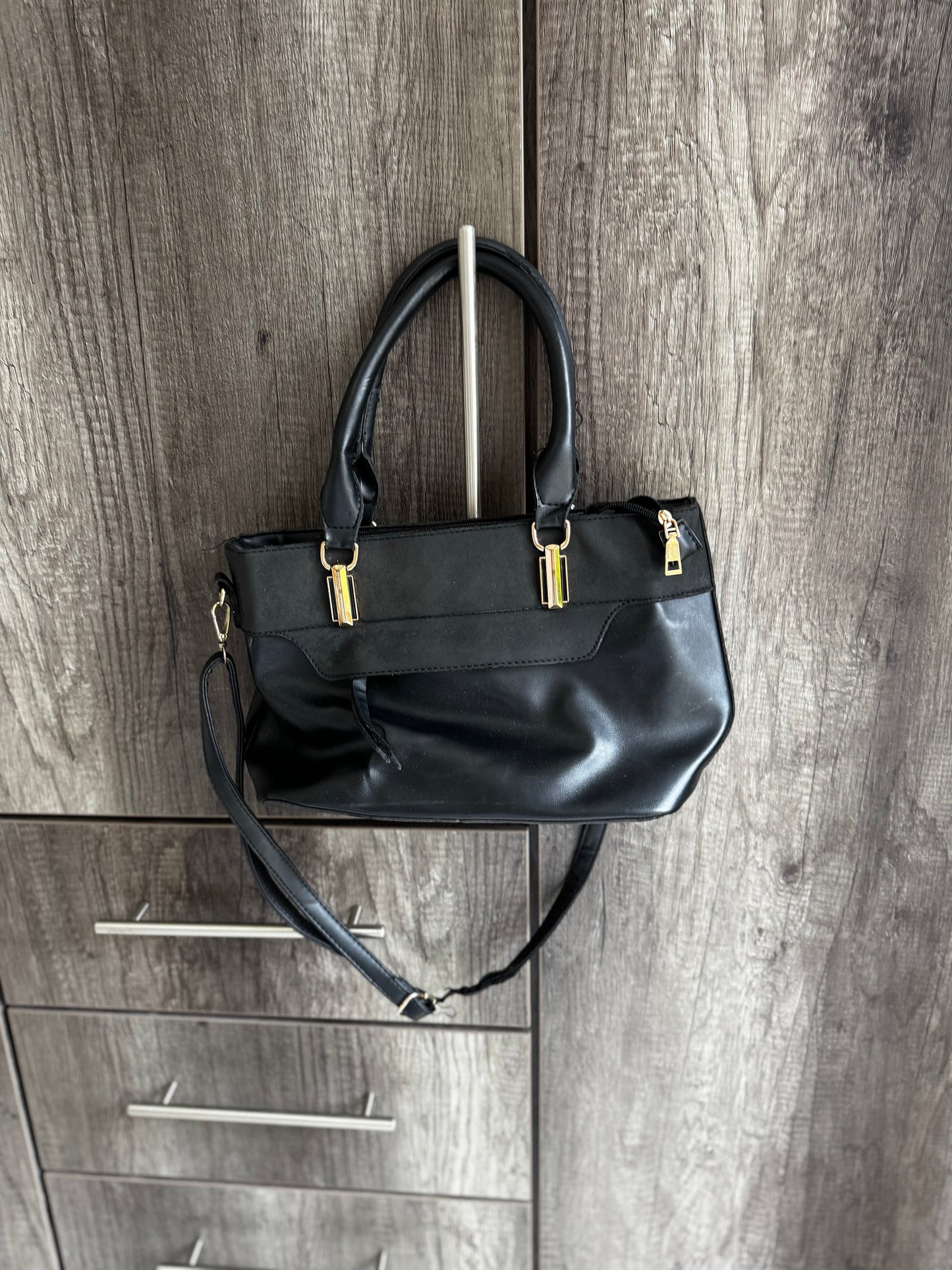 Black bag (O)