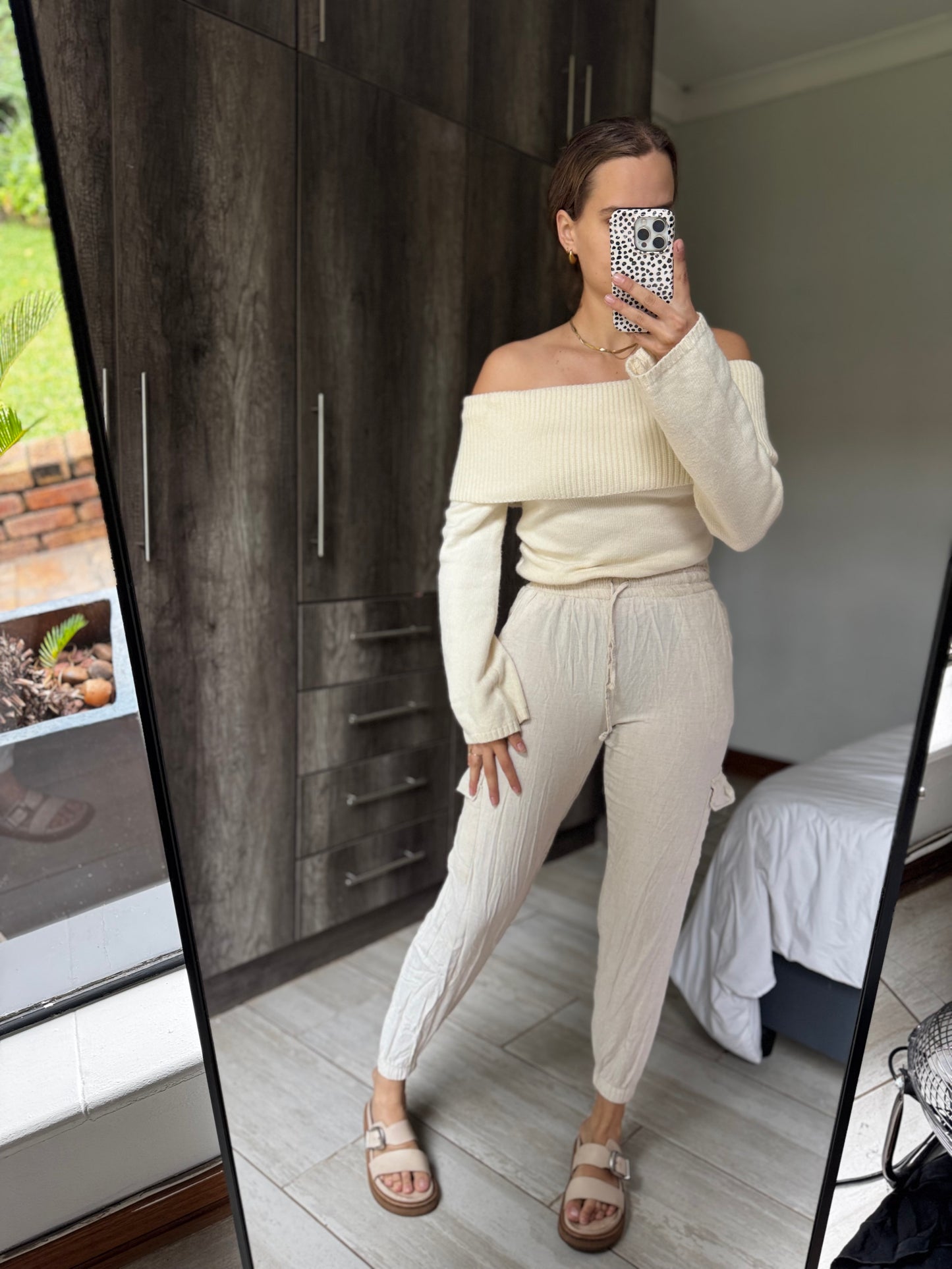 Cream pants (B)
