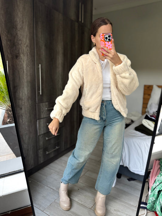 Cream fluffy jacket (Q)