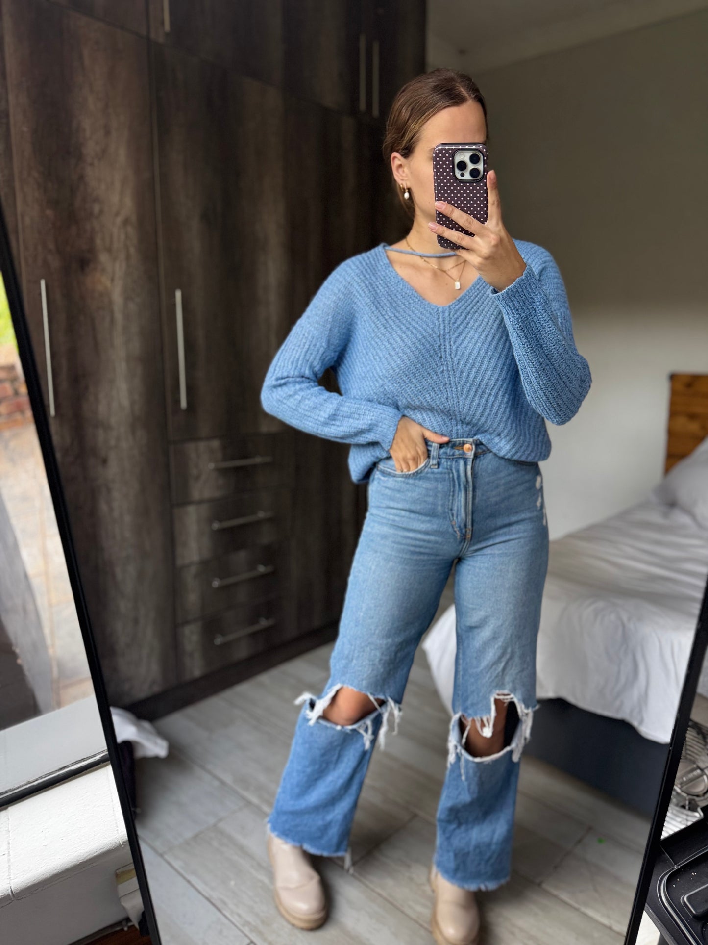 Blue knitted sweater (D)