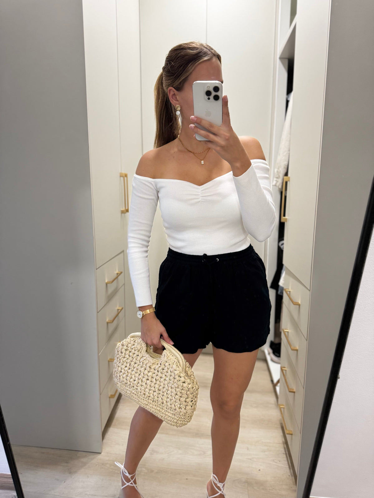 Brand New H&M black shorts (D)