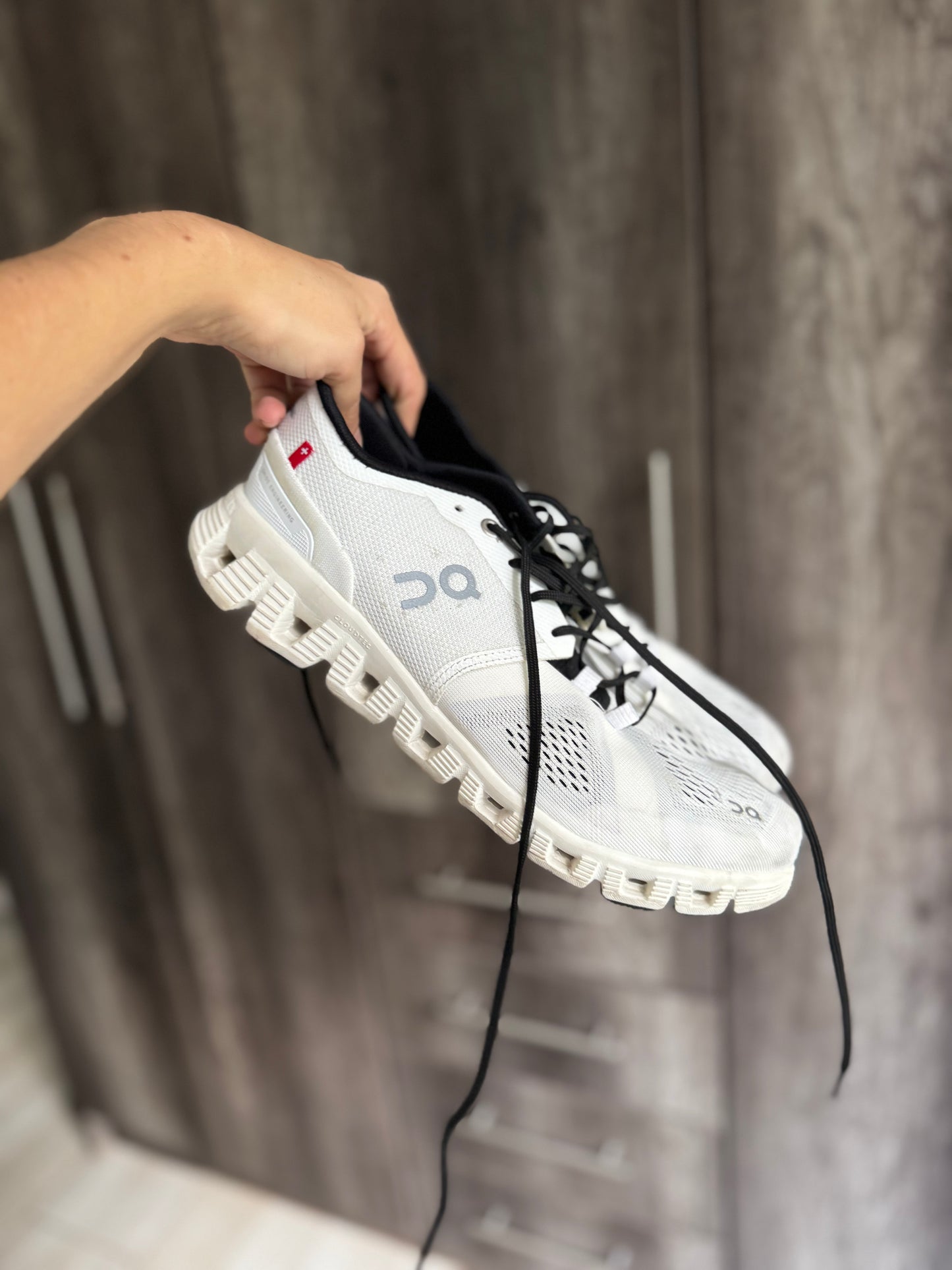 On Cloud trainers (A)