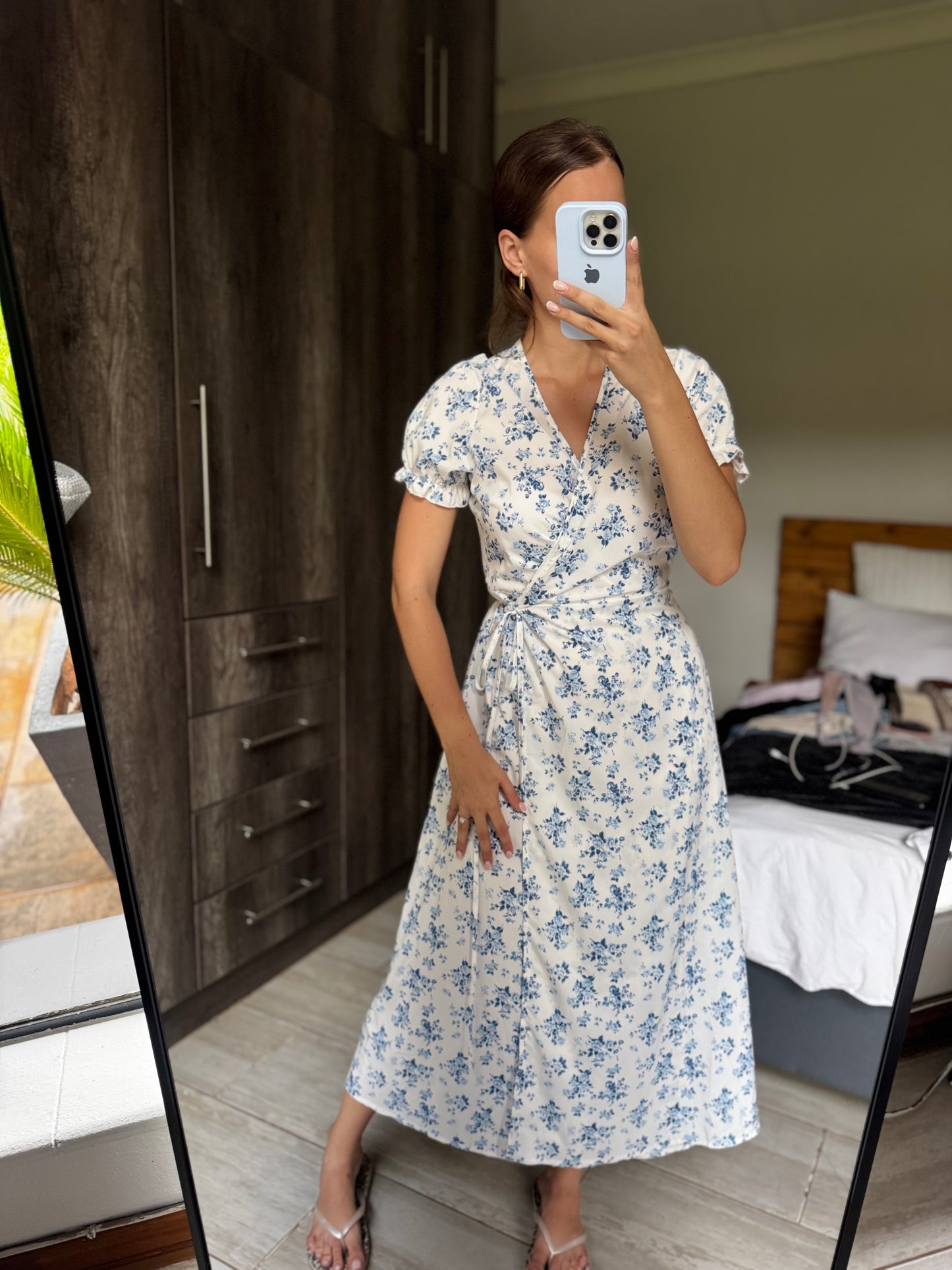 White floral wrap dress (E)