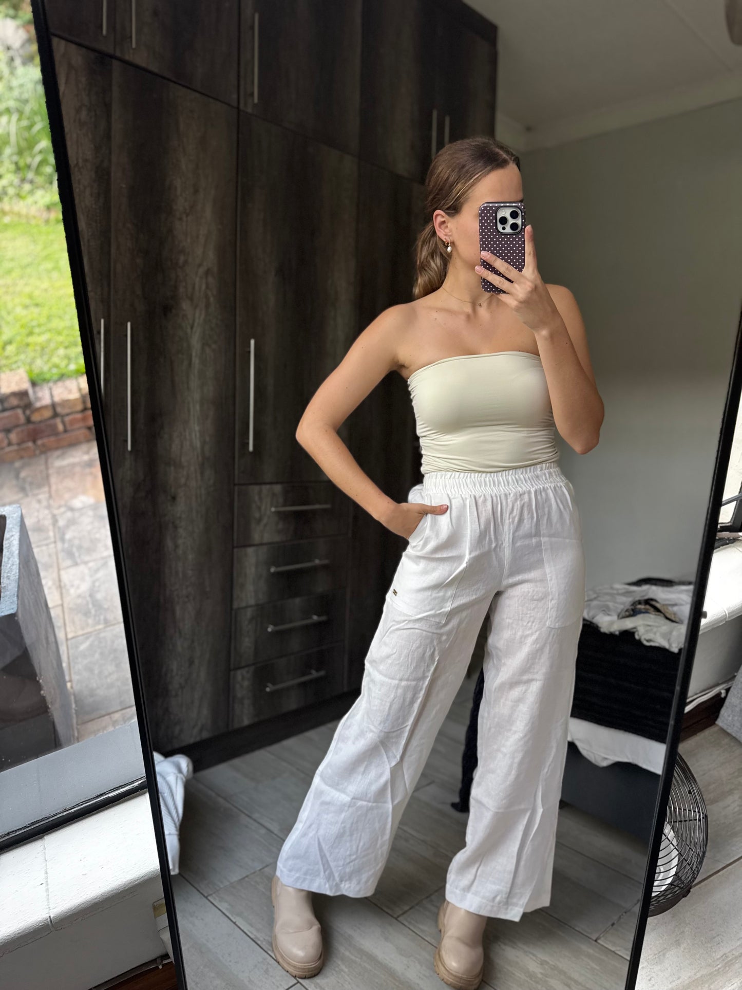 White pants (OO)