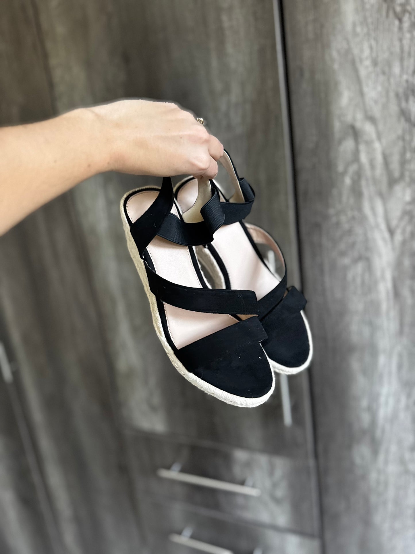 Brand New black wedges (ZZ)