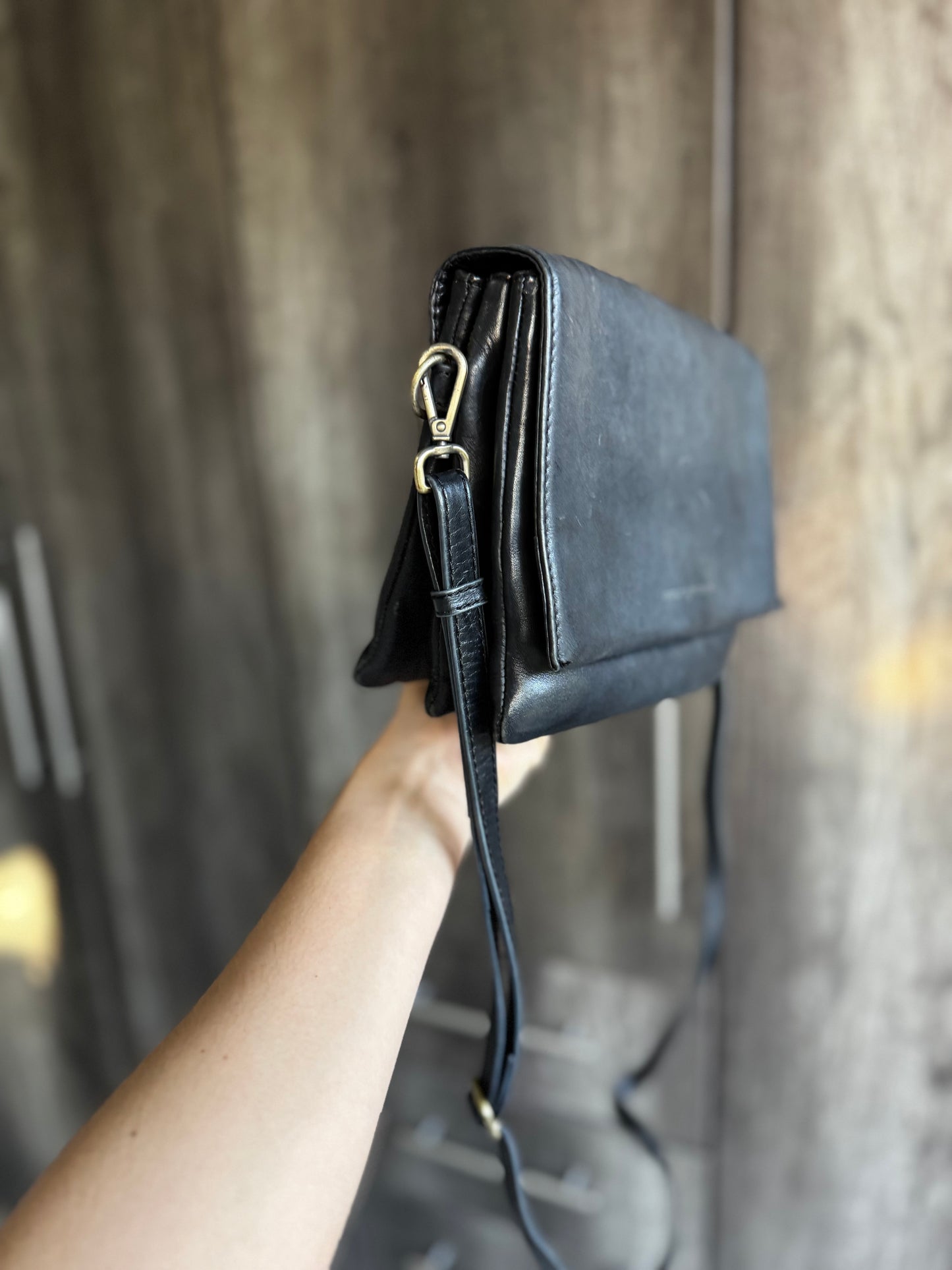 FREEDOM OF MOVEMENT black handbag (SS)