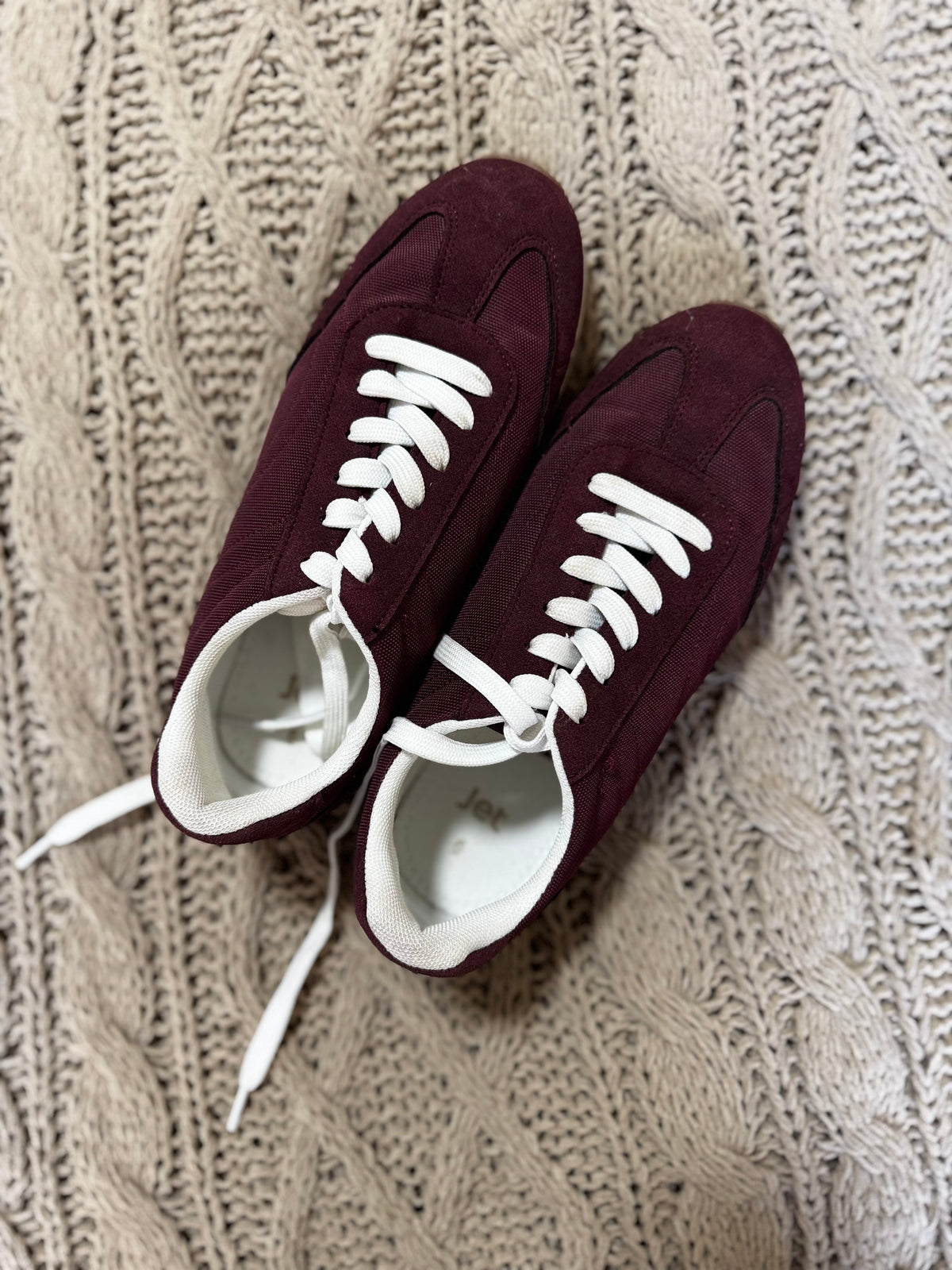 Brand New maroon sneakers (Q)