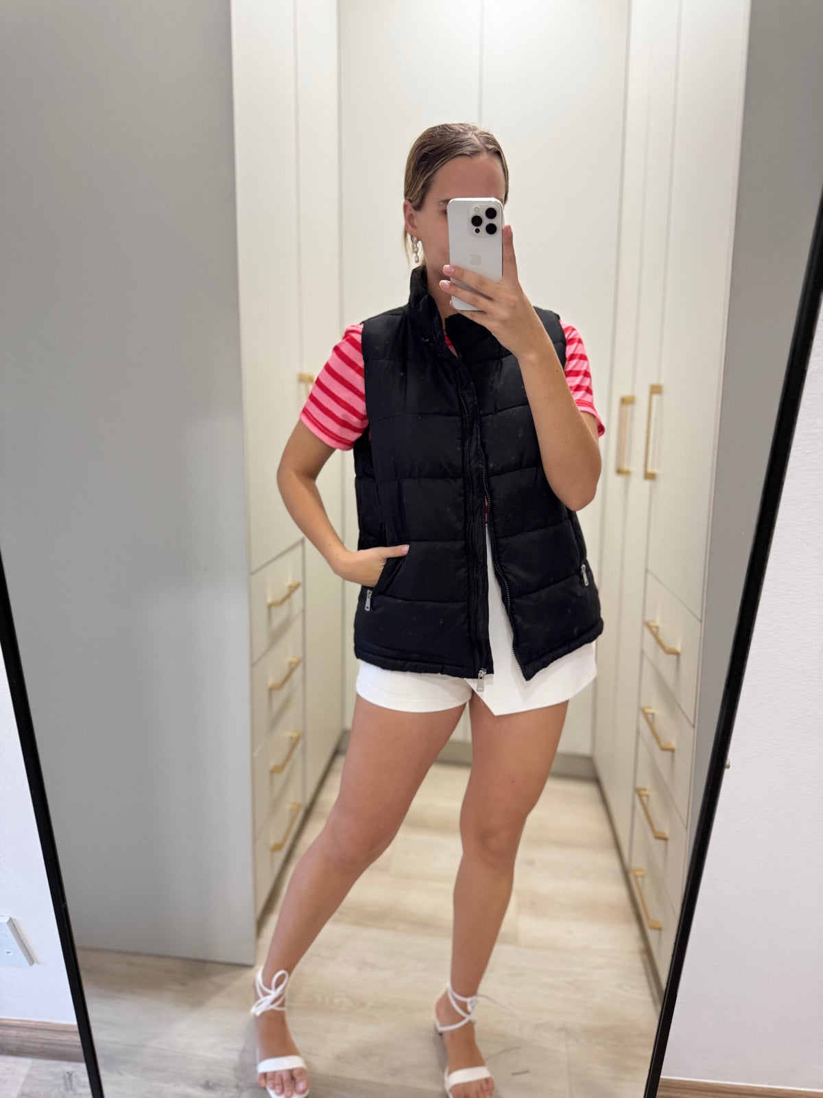 Black puffer vest (KK)