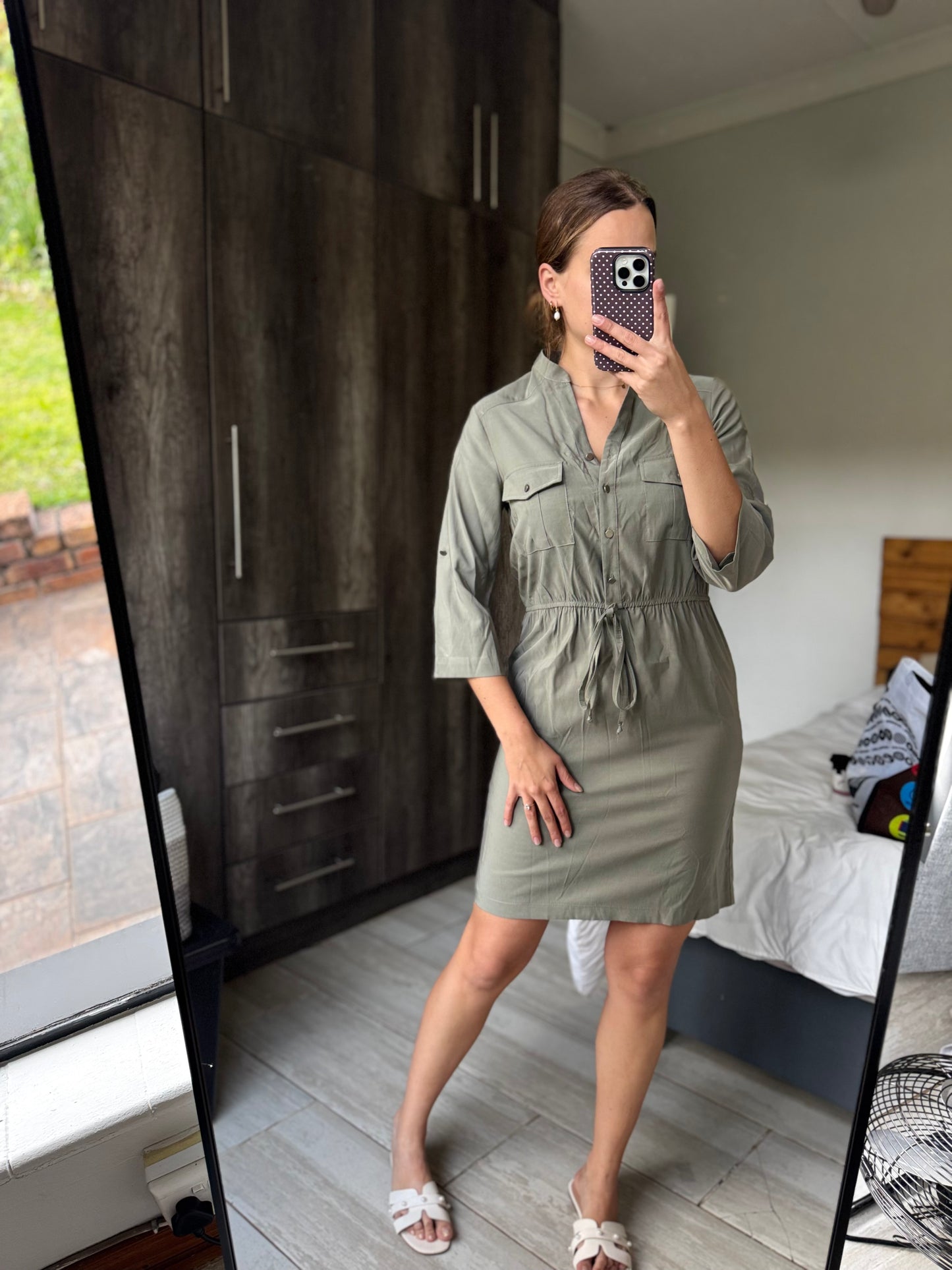 Green dress (B)