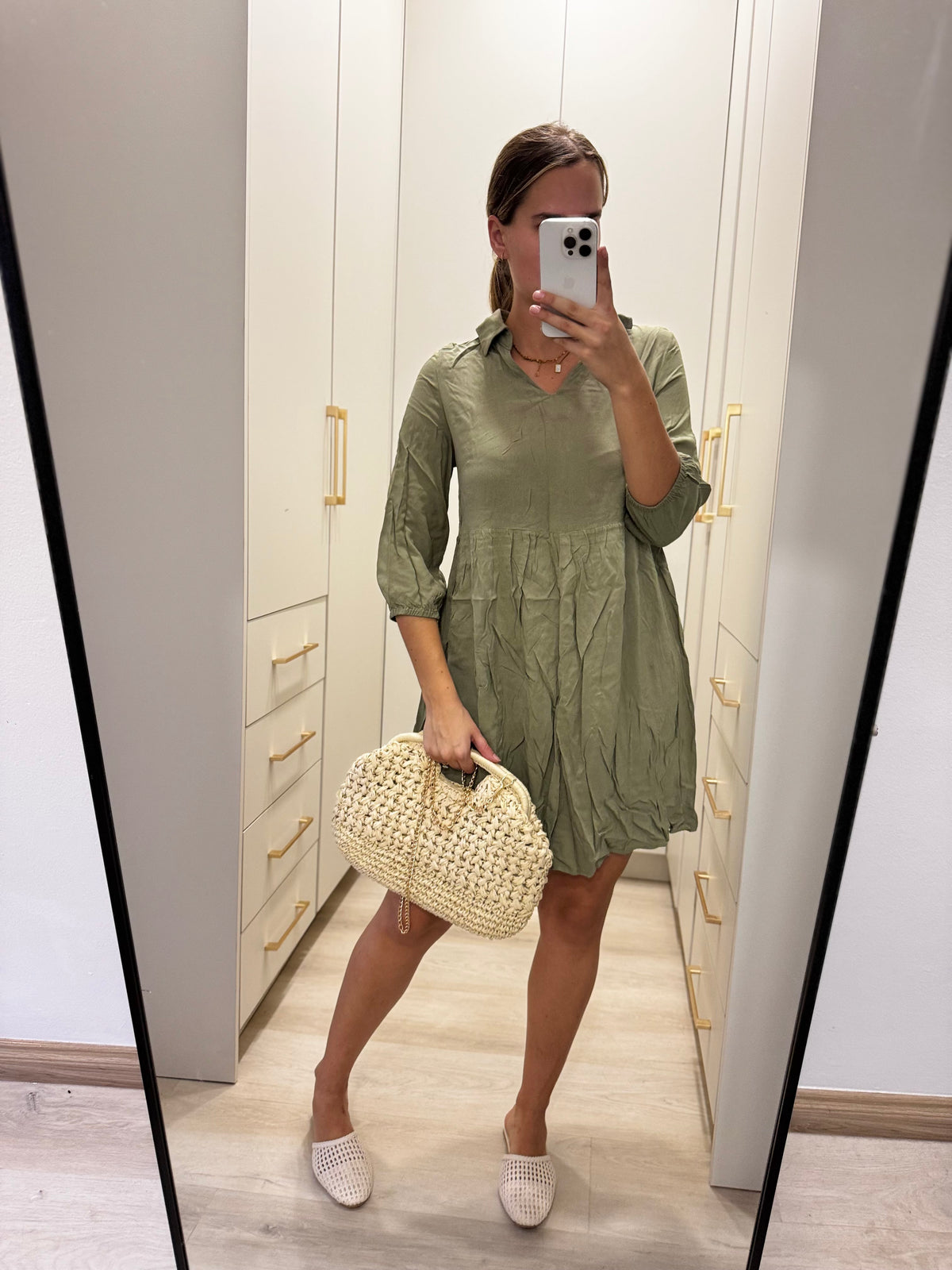 Green dress (R)