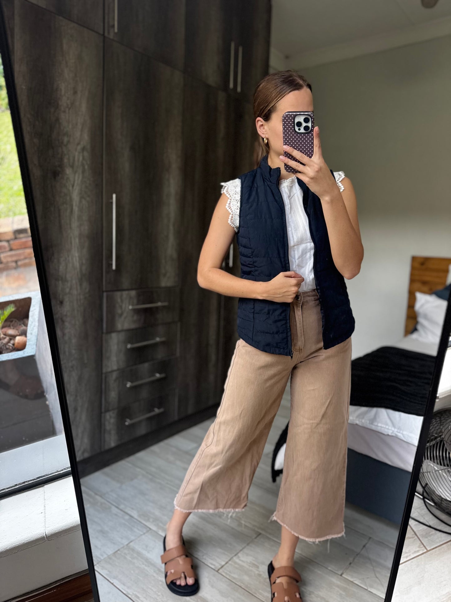 Navy puffer vest (II)