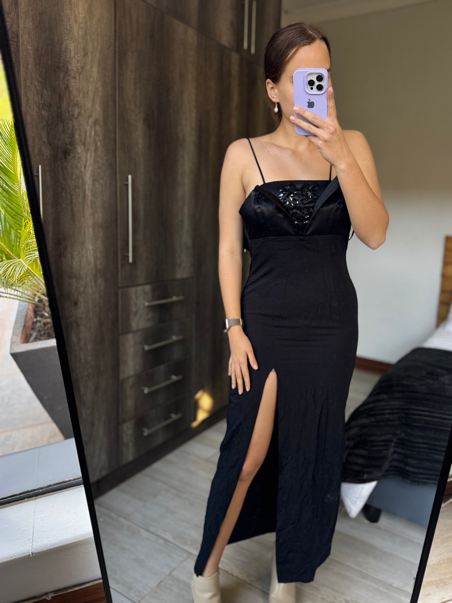 Stunning black dress (J)