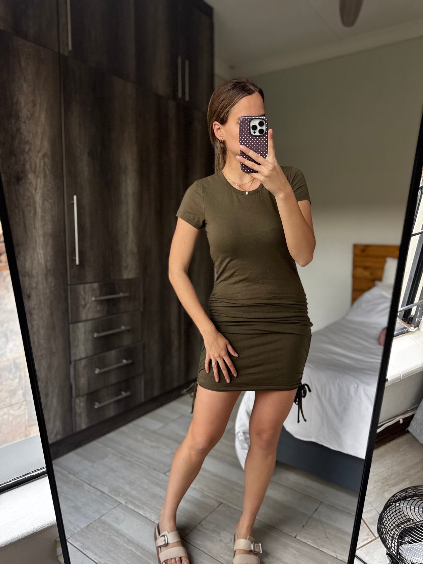 Green dress (F)