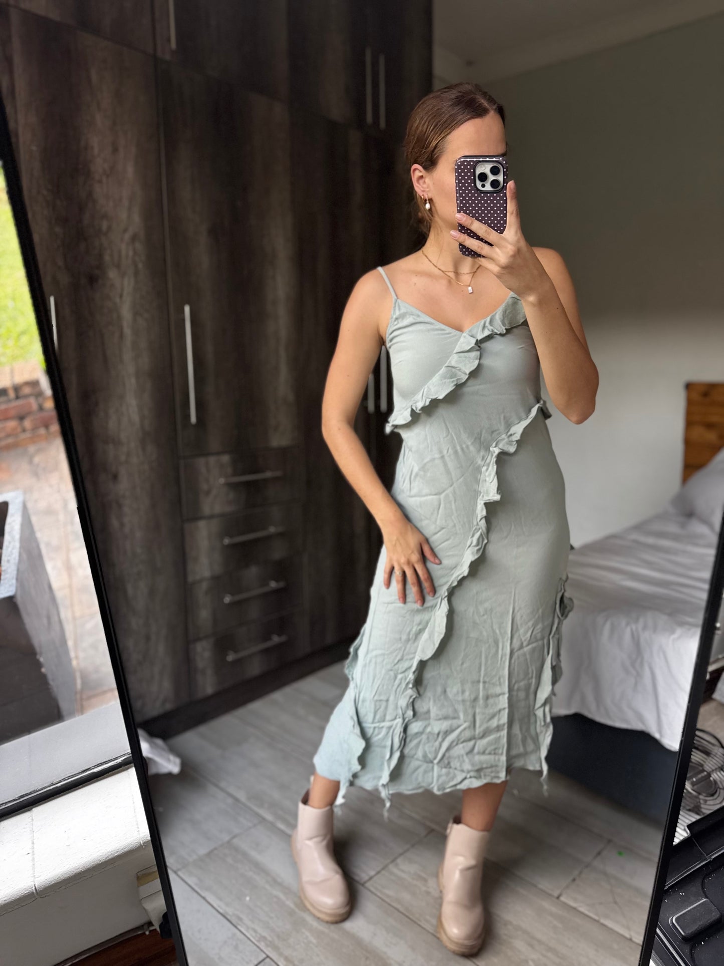 H&M green dress (D)