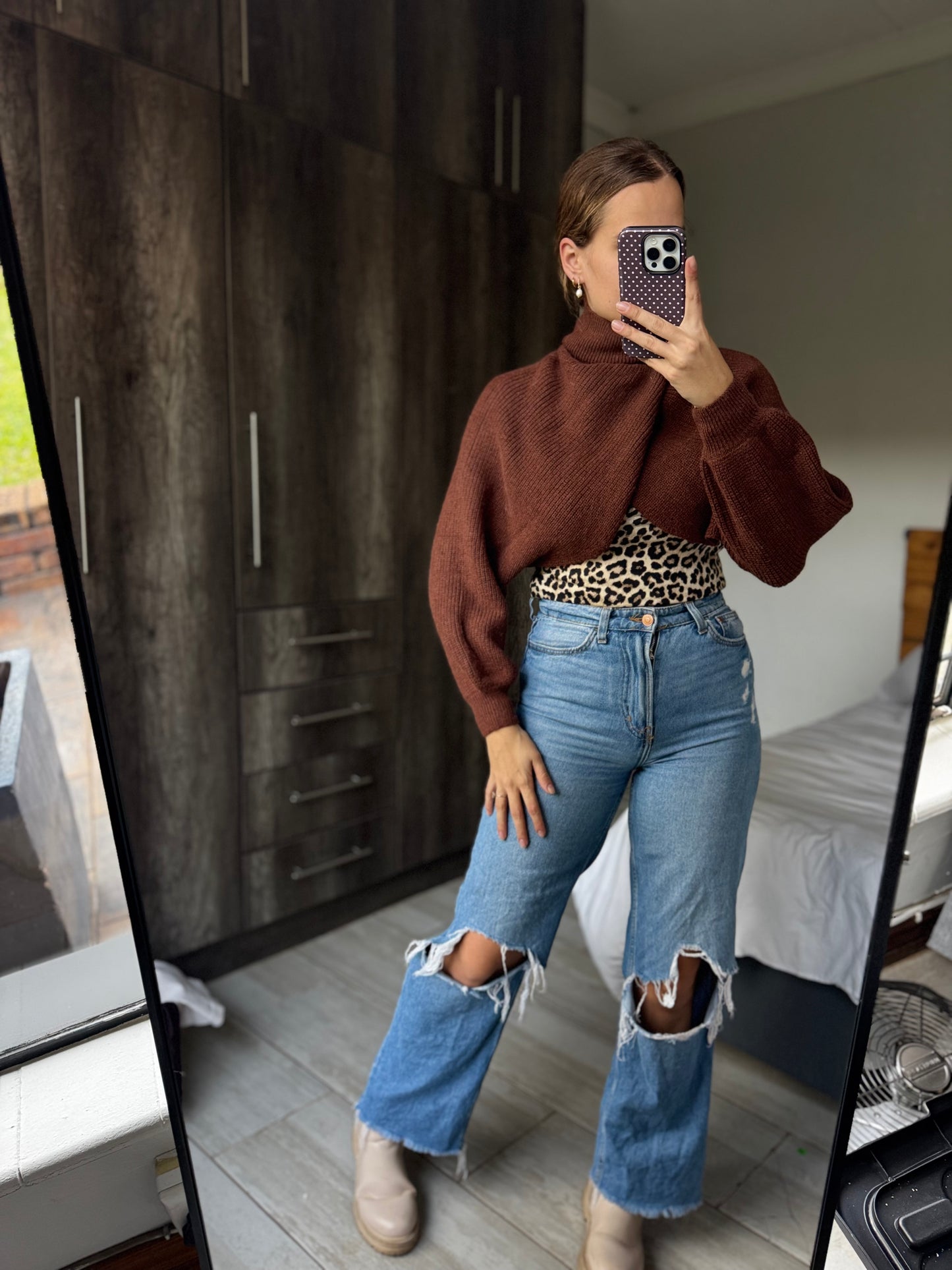 Brown knitted sleeves (D)