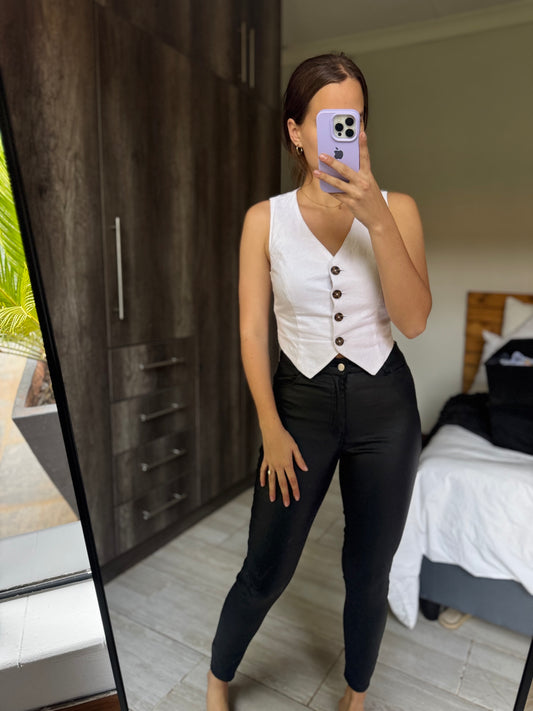 Black leather pants (D)