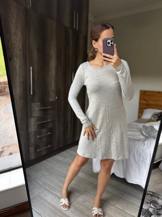 Grey knitted dress (K)