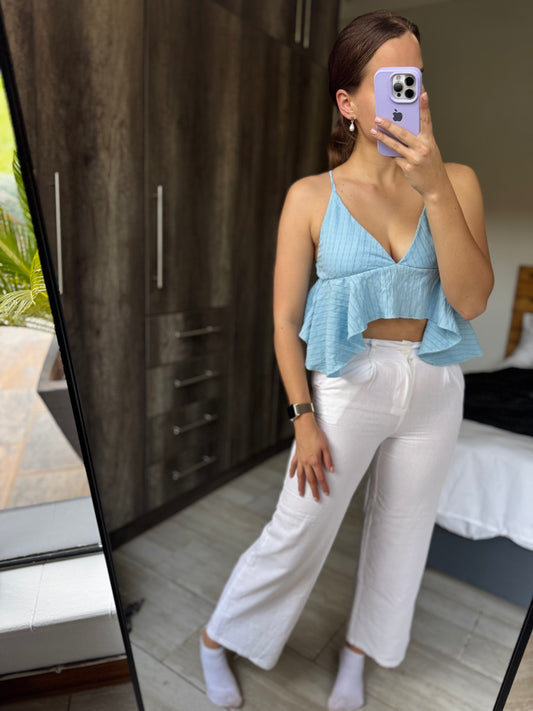 White pants (O)