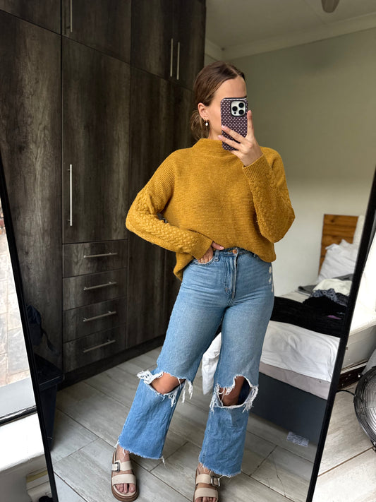 Mustard yellow knitted sweater (CC)