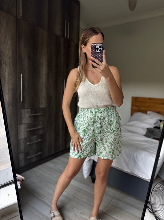 Woolworths green floral shorts (X1)