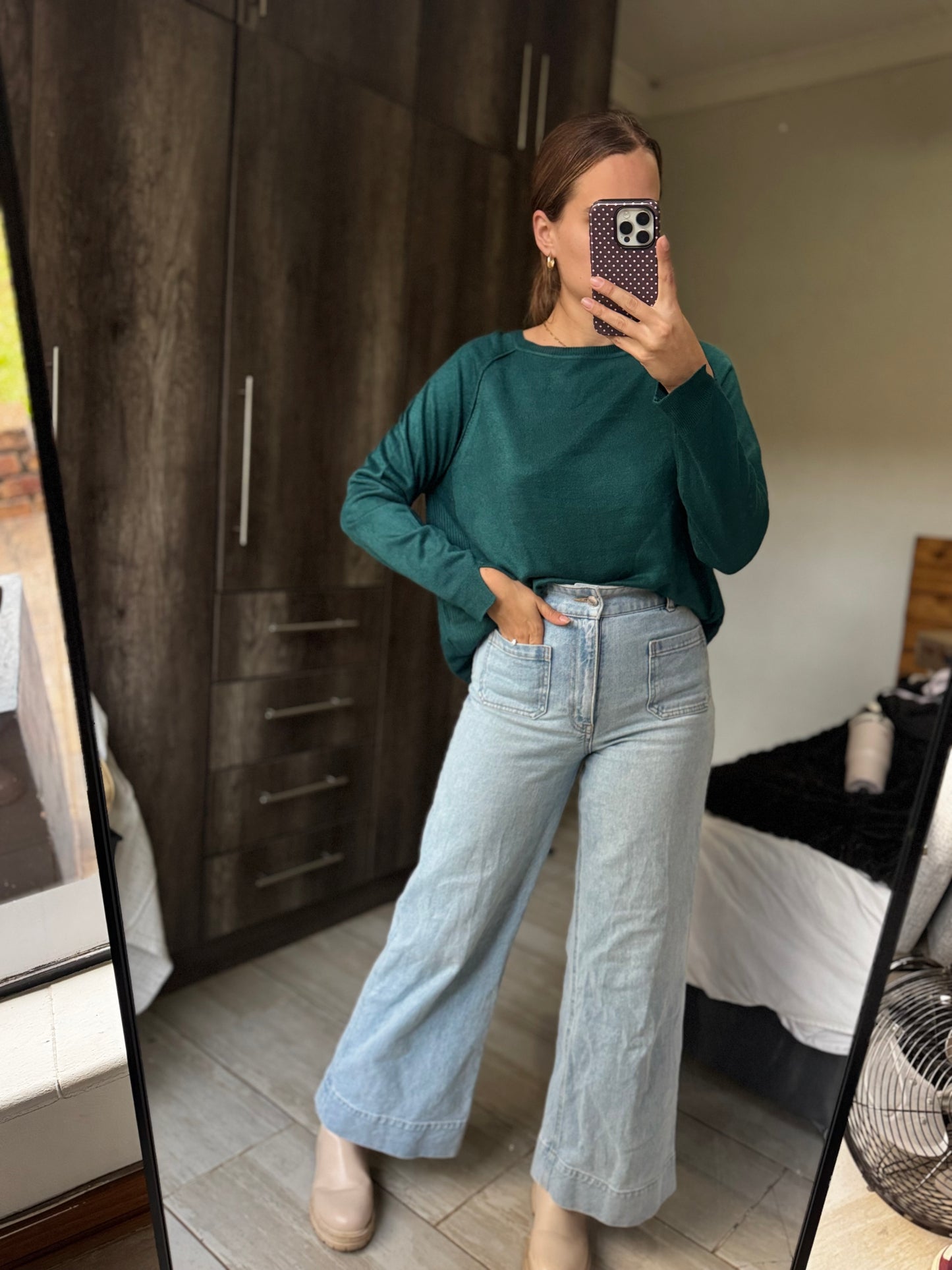Green sweater (T)