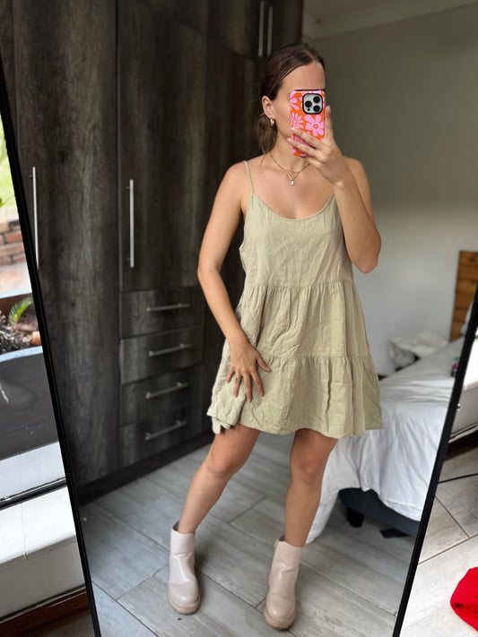 Pretty green dress (M)