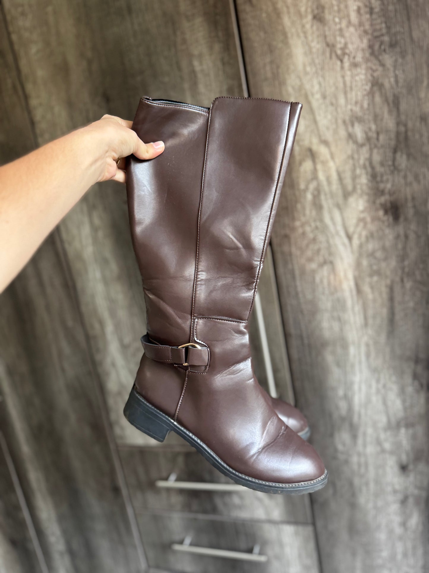 Brand New brown boots (X8)