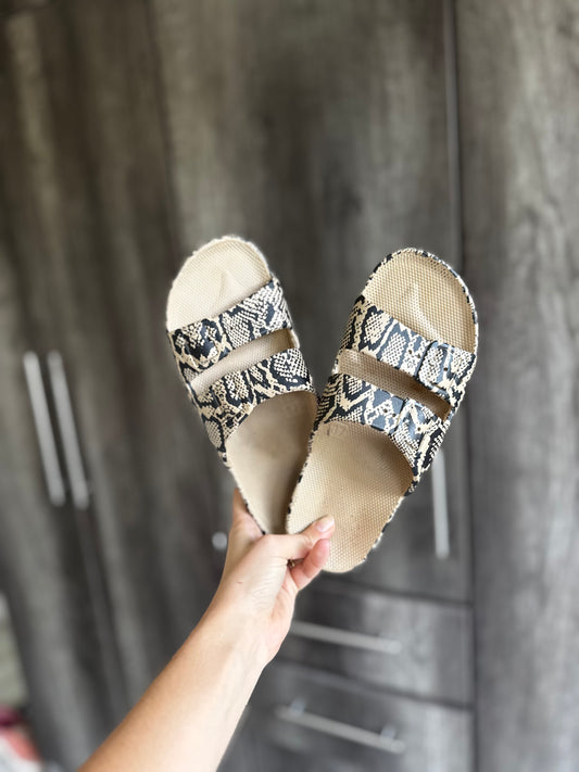 Brand New sandas (AA)