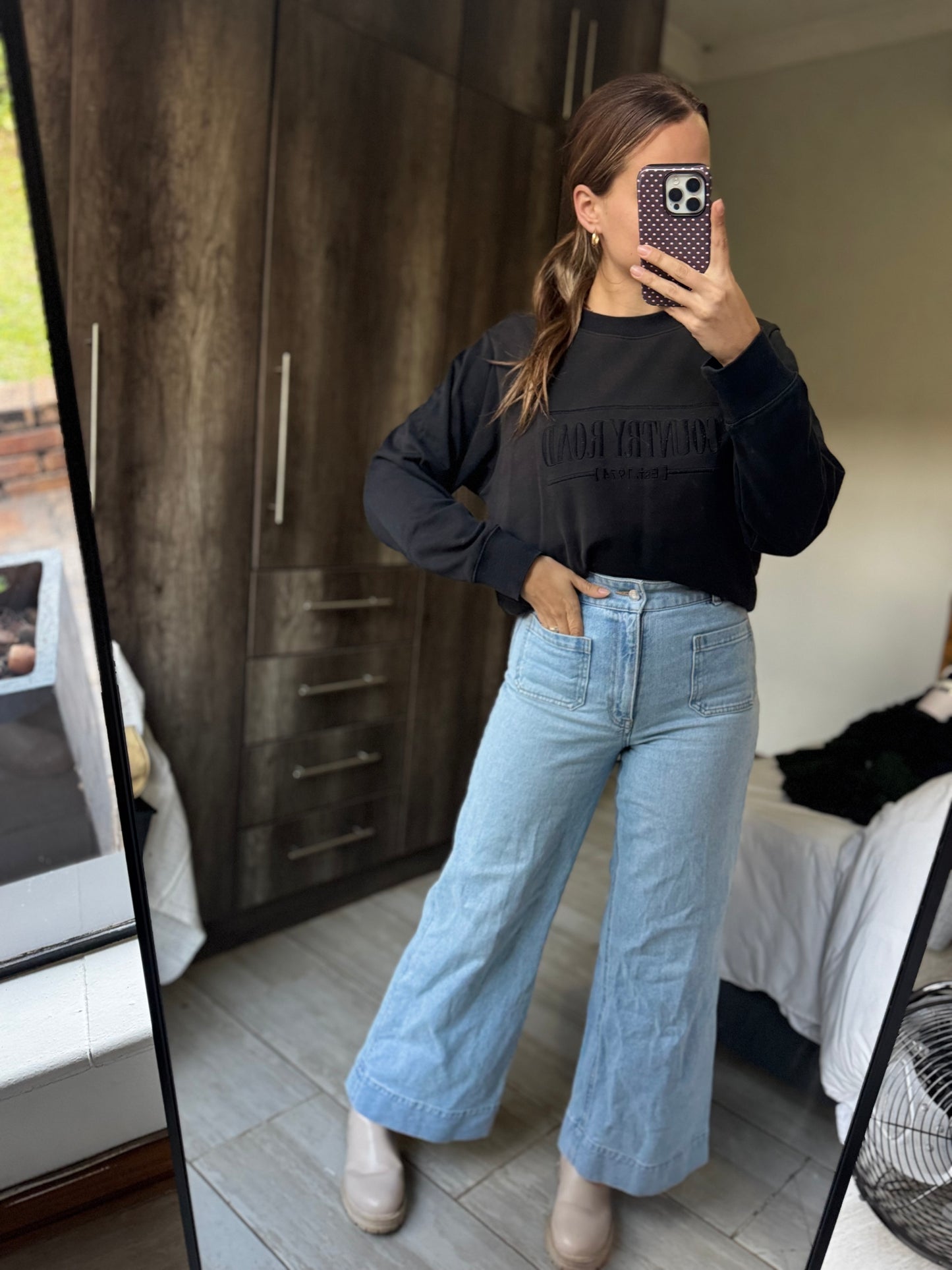 COUNTRY ROAD black sweatshirt (TT)