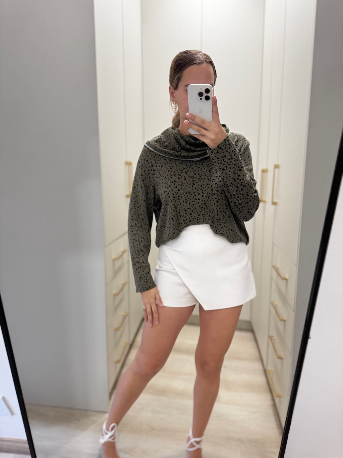 Turtle neck sweater (KK)