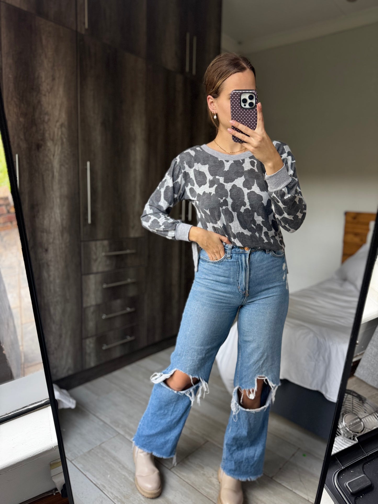 Grey sweater (D)