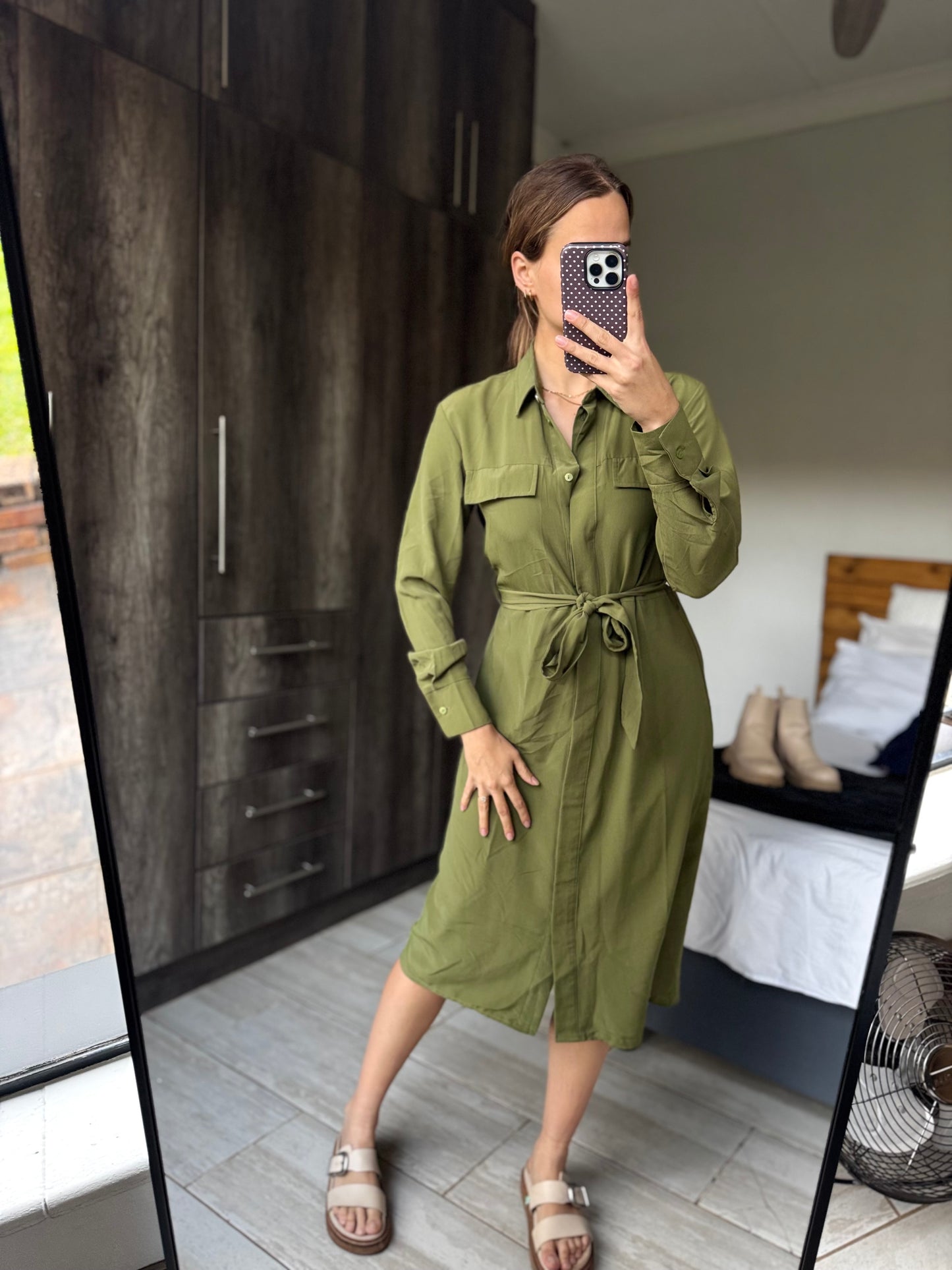 Green dress (E)