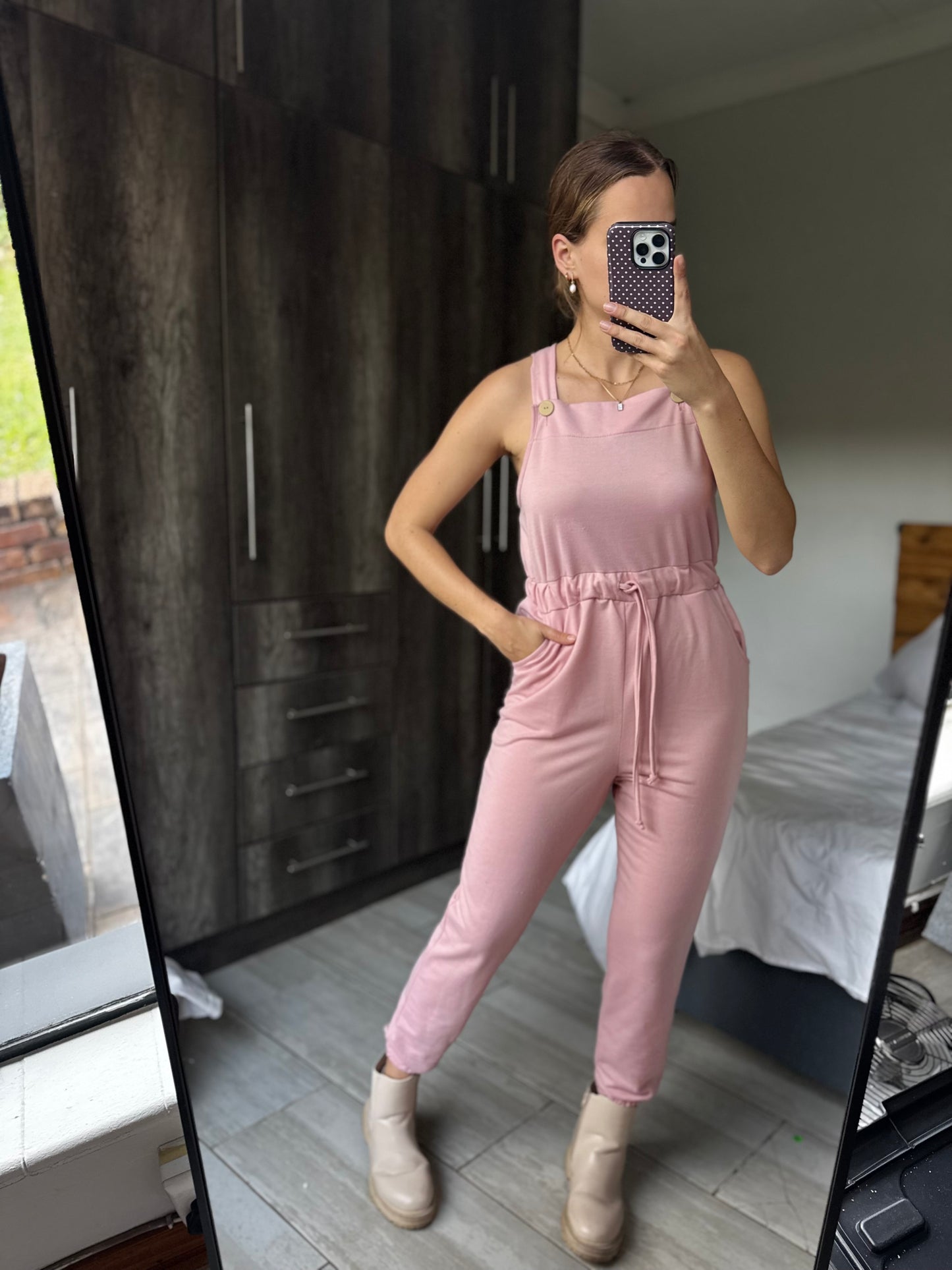 Pink jumpsuit (D)