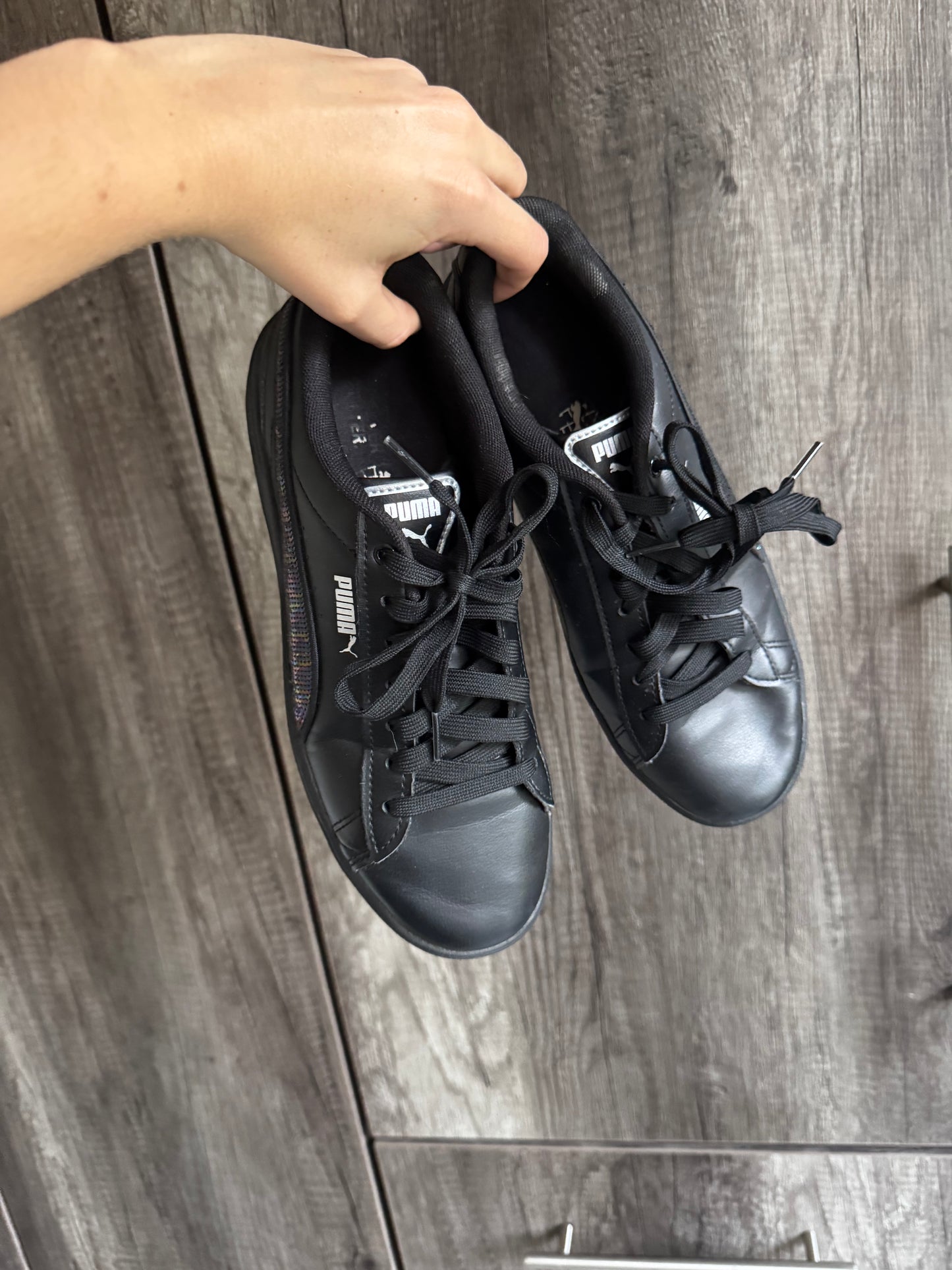 PUMA black sneakers (D)