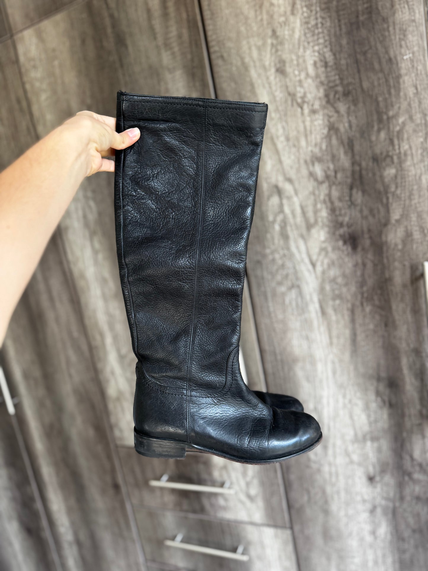 Geniune leather black boots (Q)