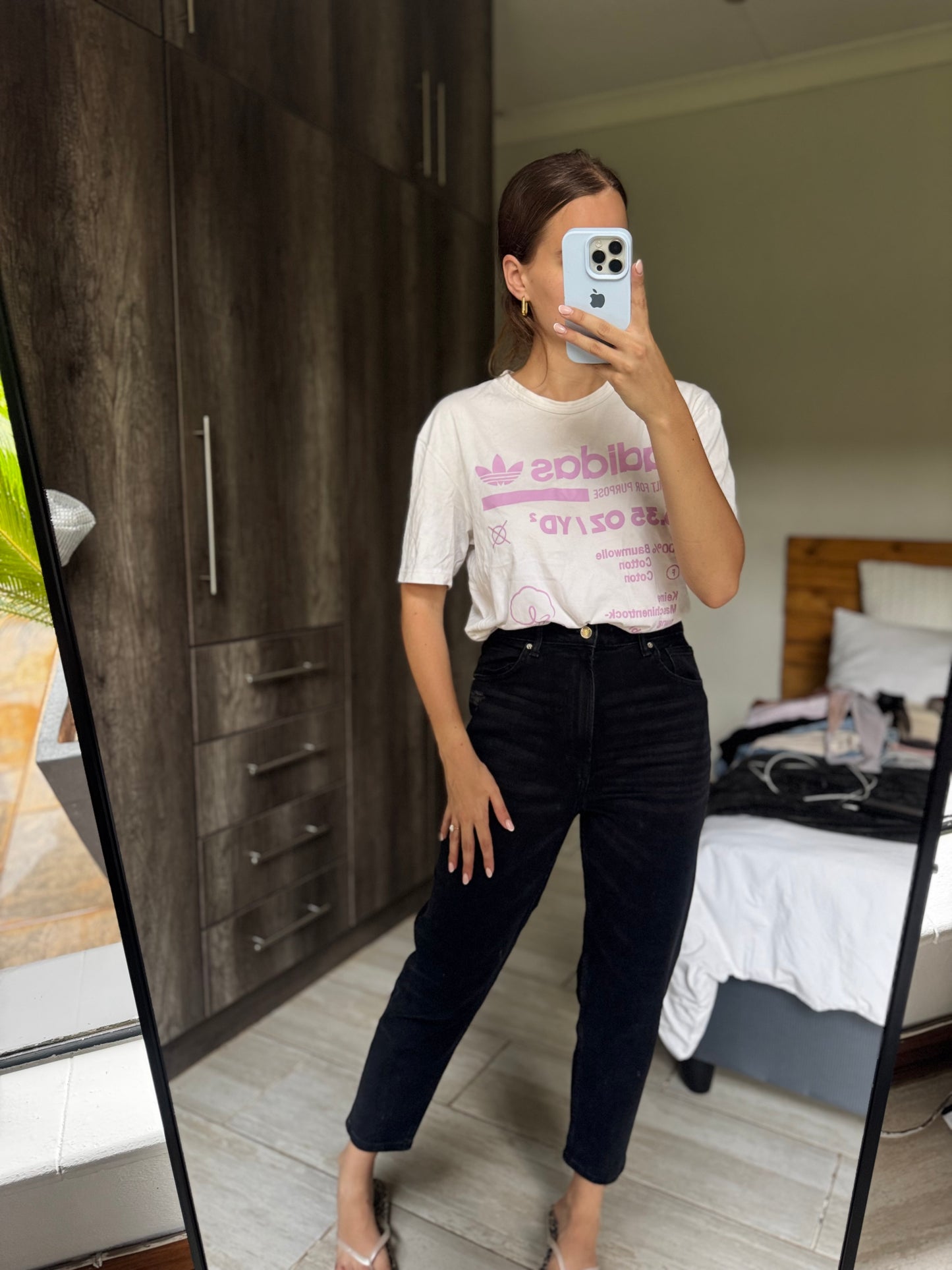 Adidas white oversized tee (E)