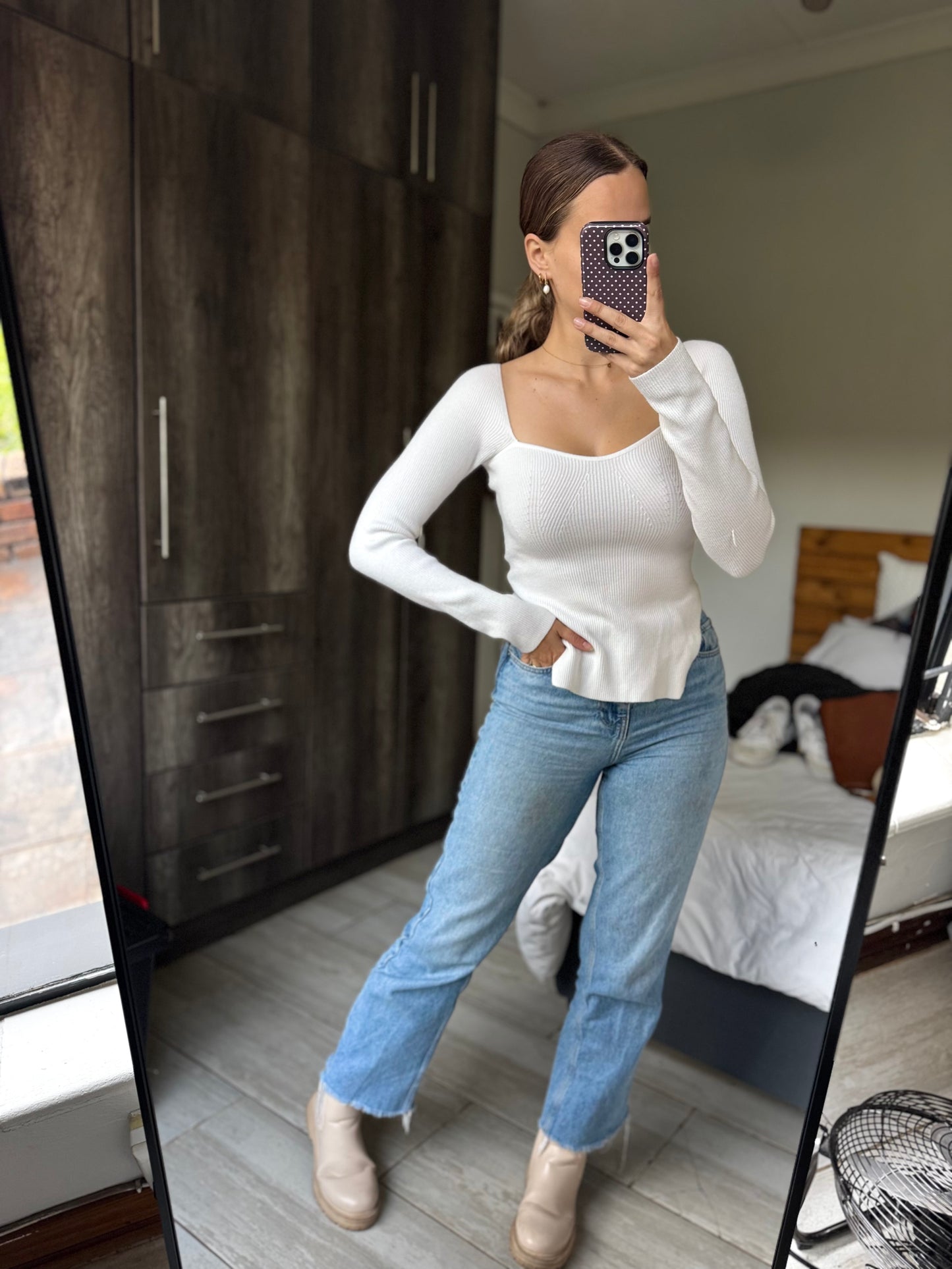 White ribbed top (D)