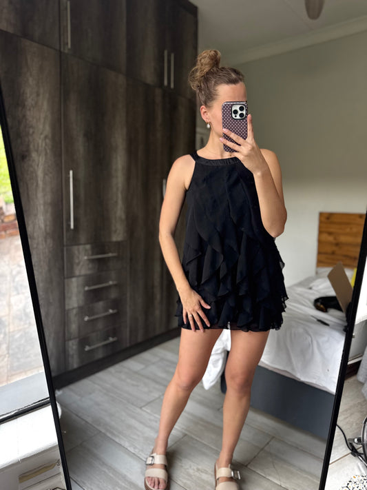 H&M black dress (G)