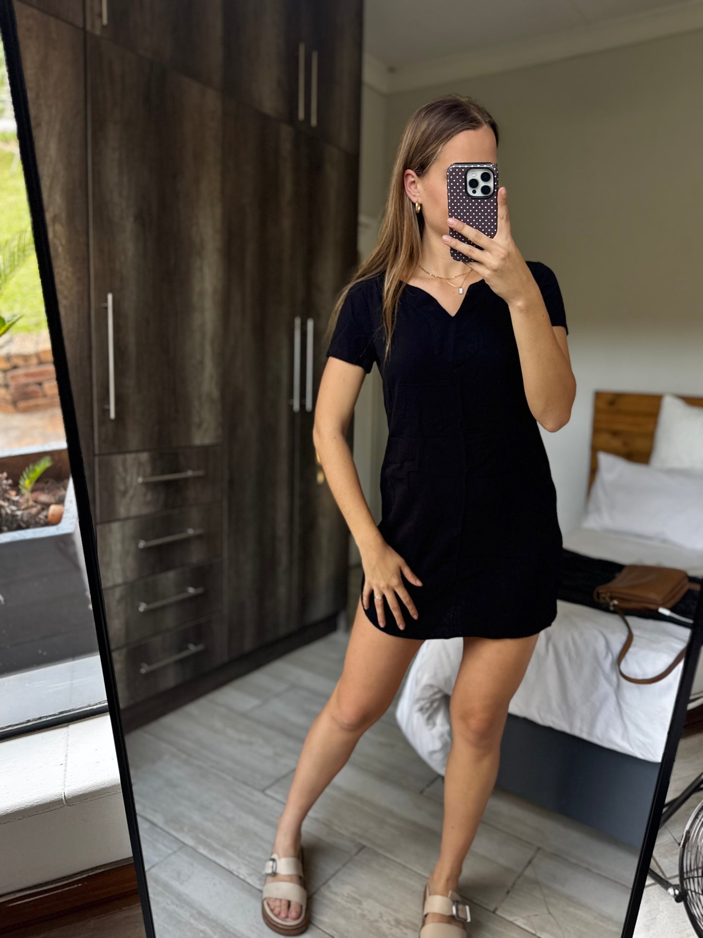 Black dress (EE)