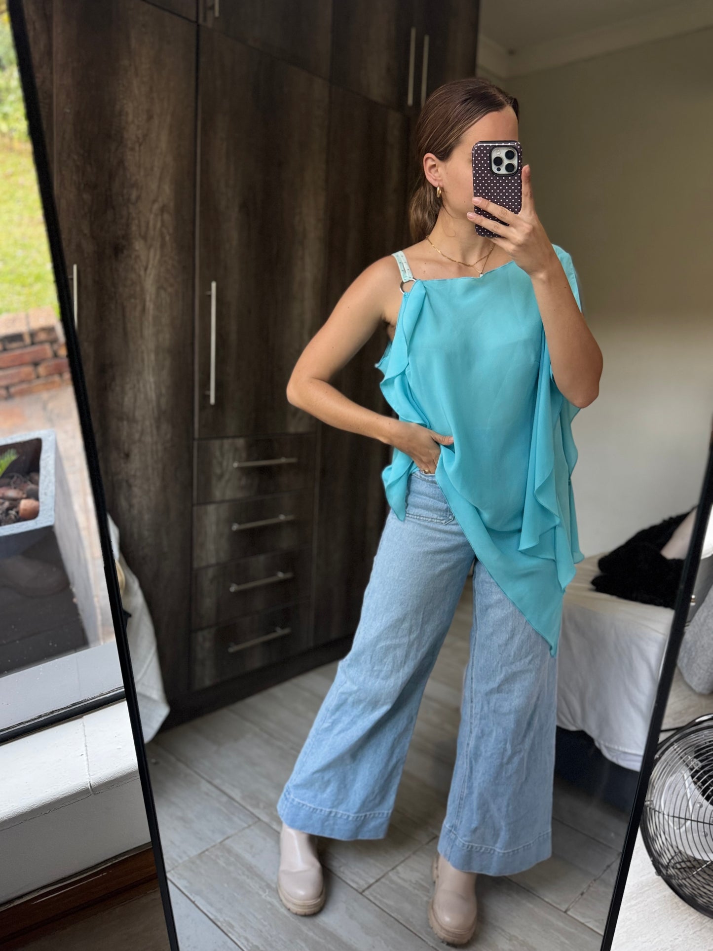 Stunning blue top (TT)