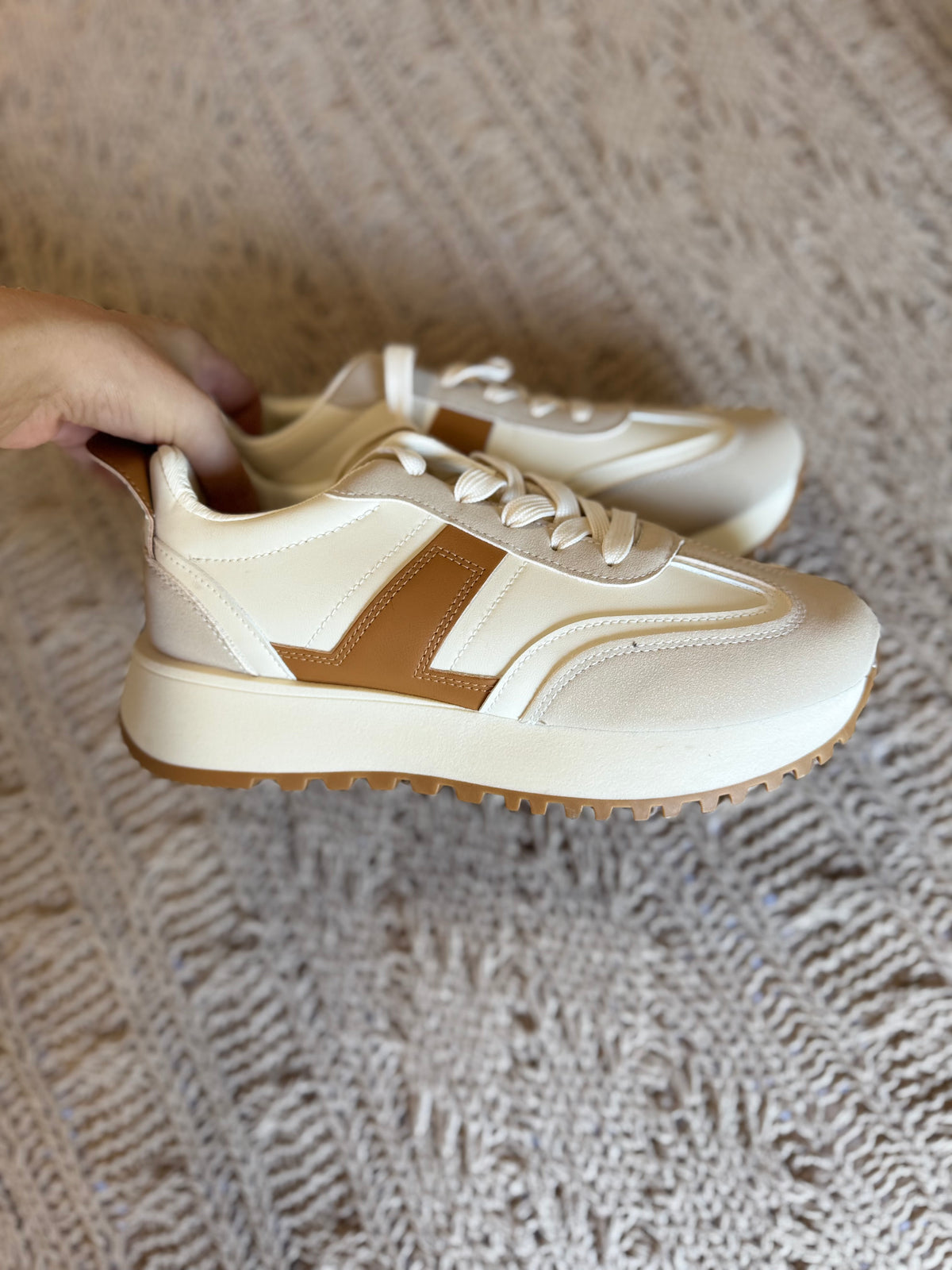 BRAND NEW sneakers (KK)