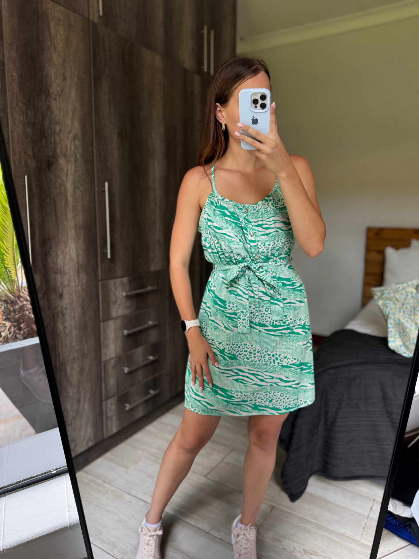 Pretty green dress (AA)